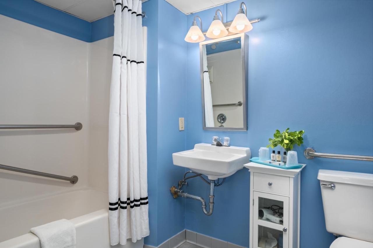 ADA Queen Suite Pet-friendly