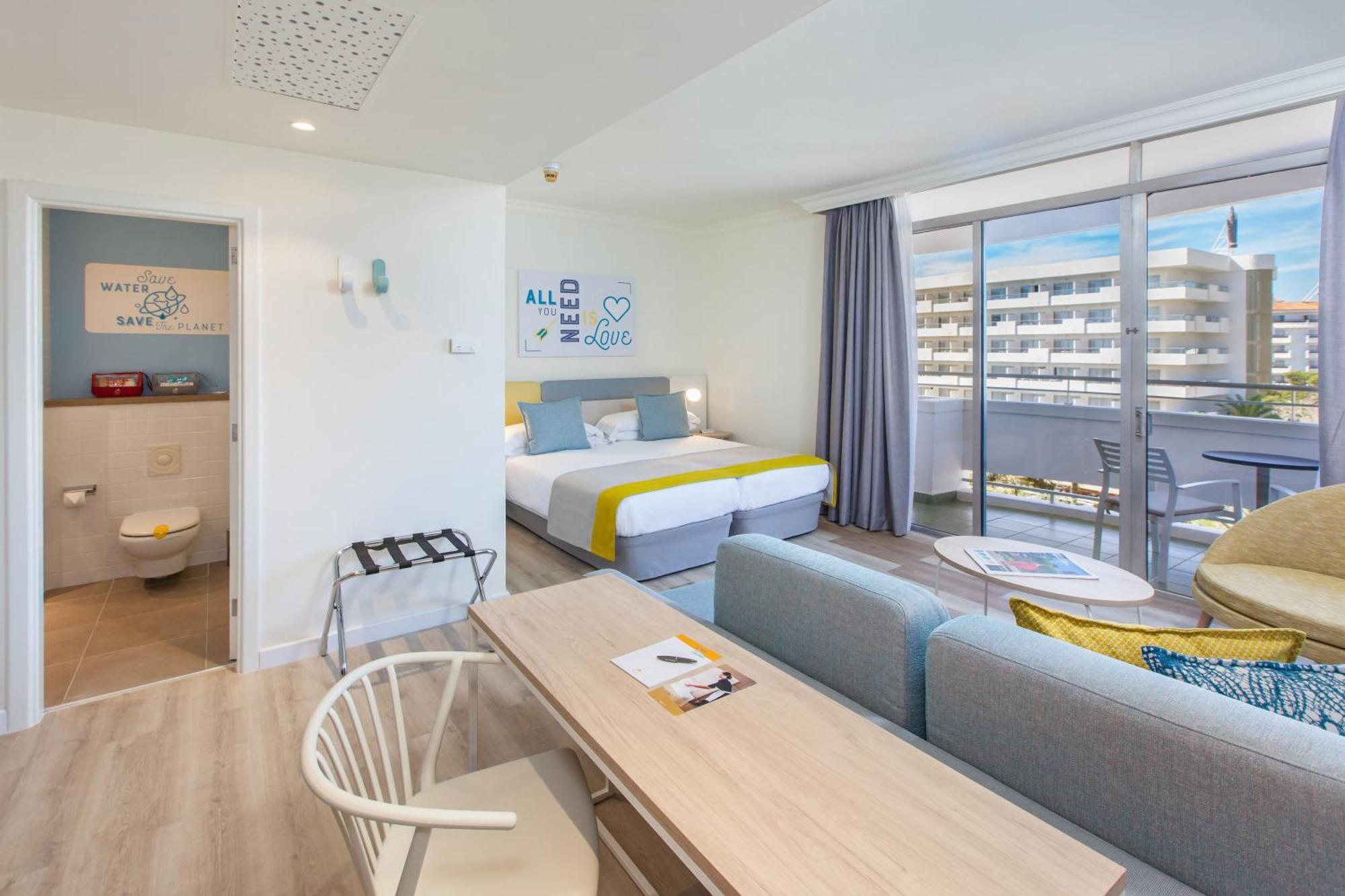 Deluxe Double Room Adults Only 18 years