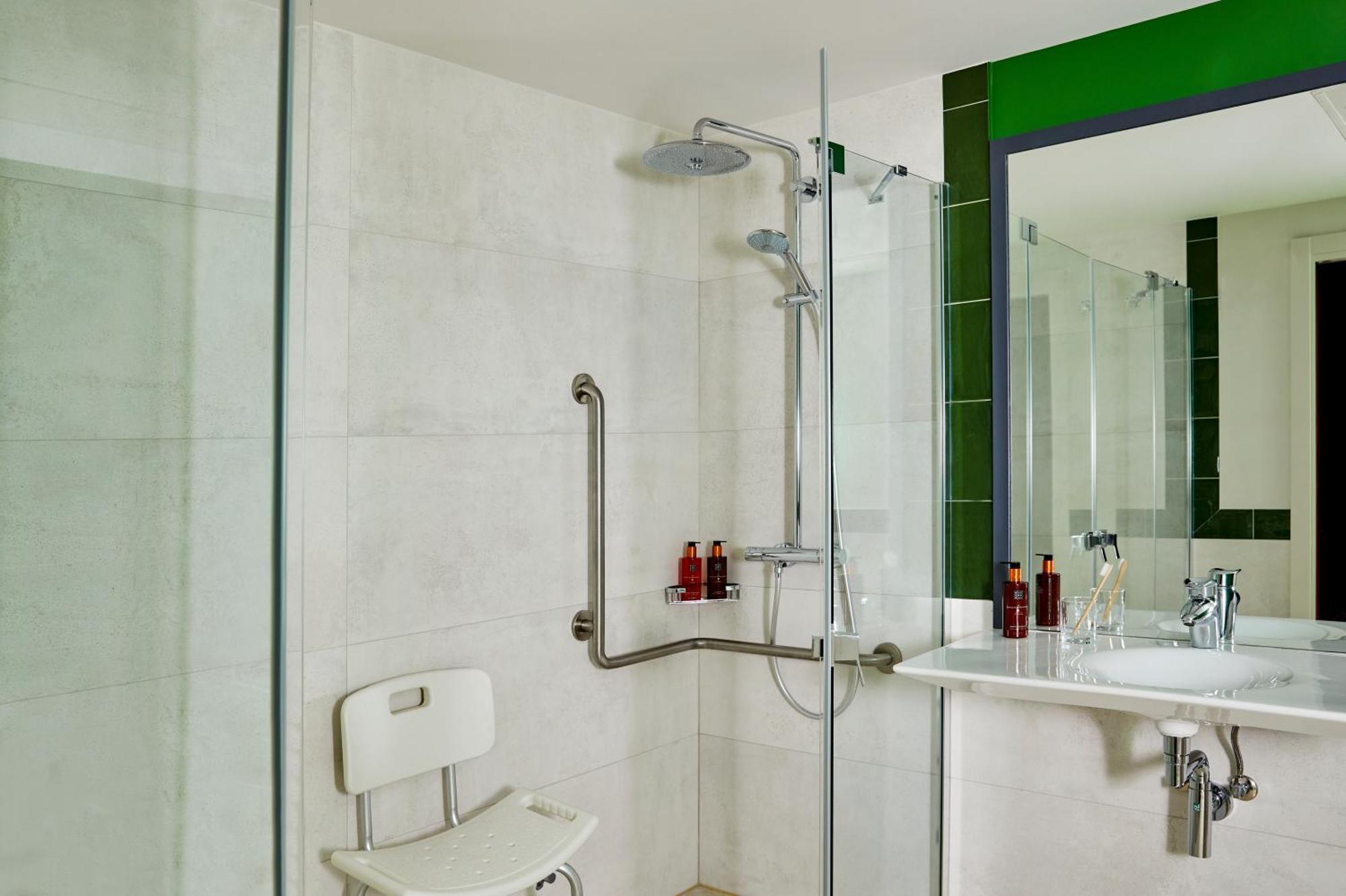 King Room Mobility Access or Roll Shower Non-Smoking,943990435:JPEG
