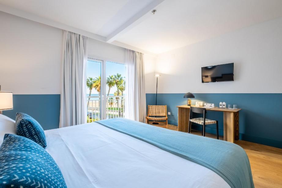 Double or Twin Room Sea View