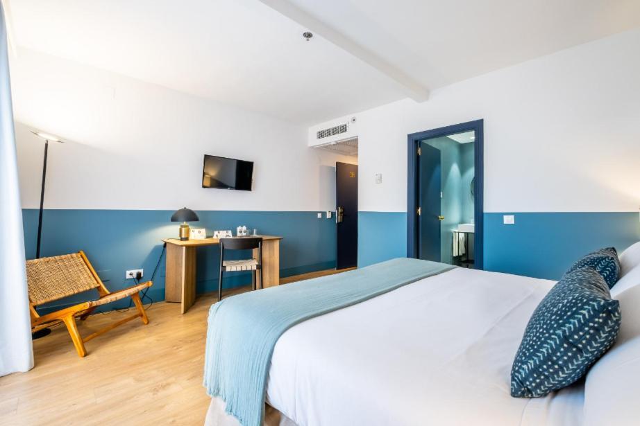 Double or Twin Room Terrace