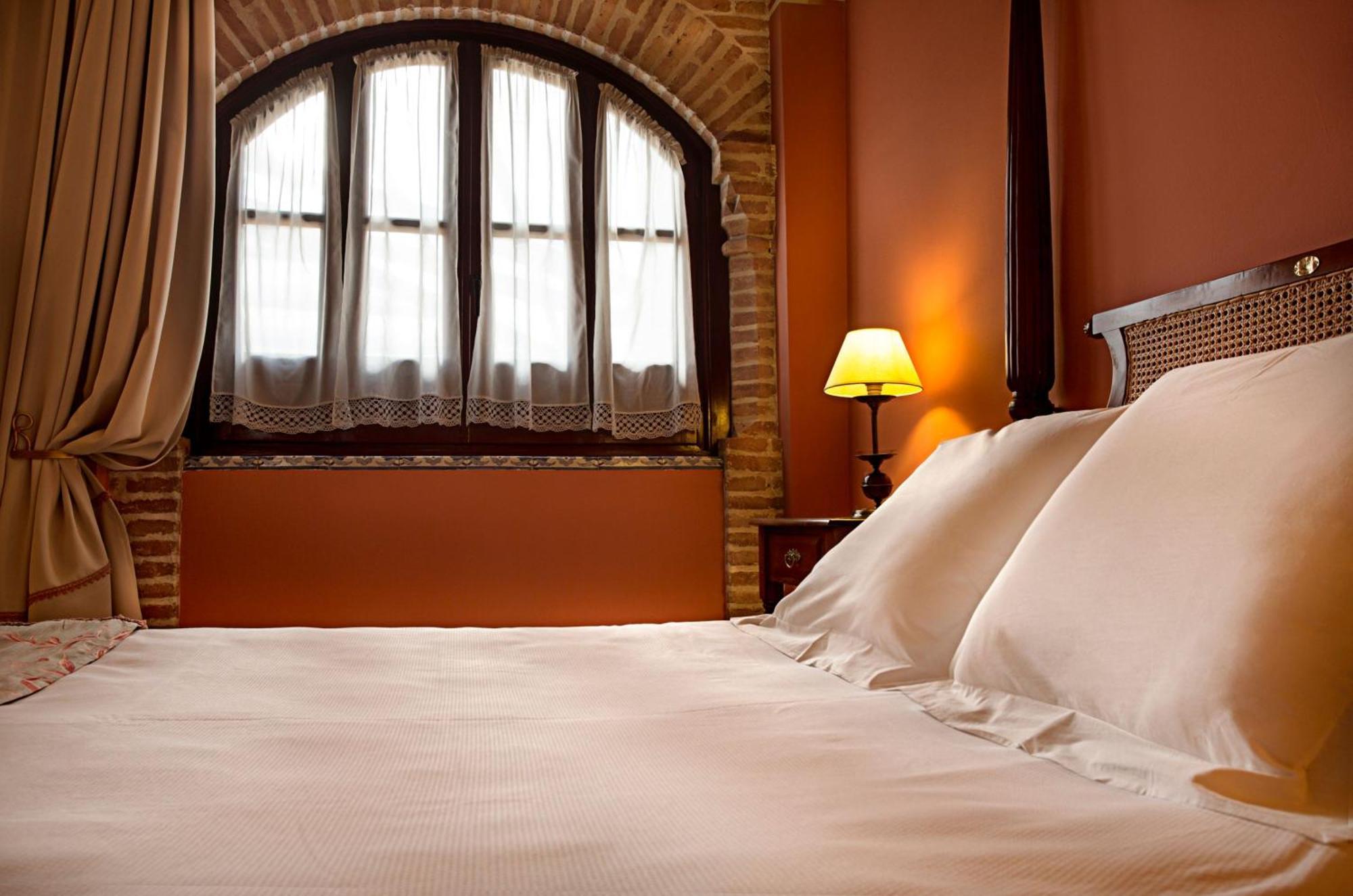 Deluxe Room,1406863658:JPEG