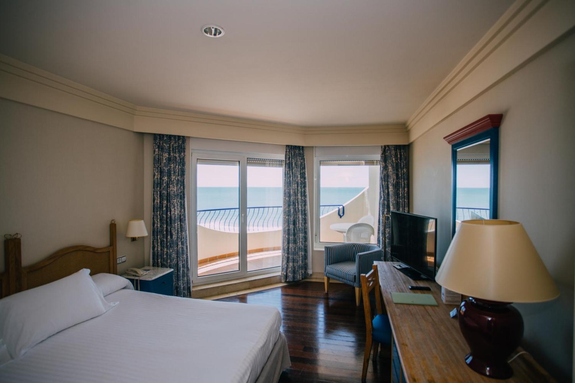 Double or Twin Room Front Sea View