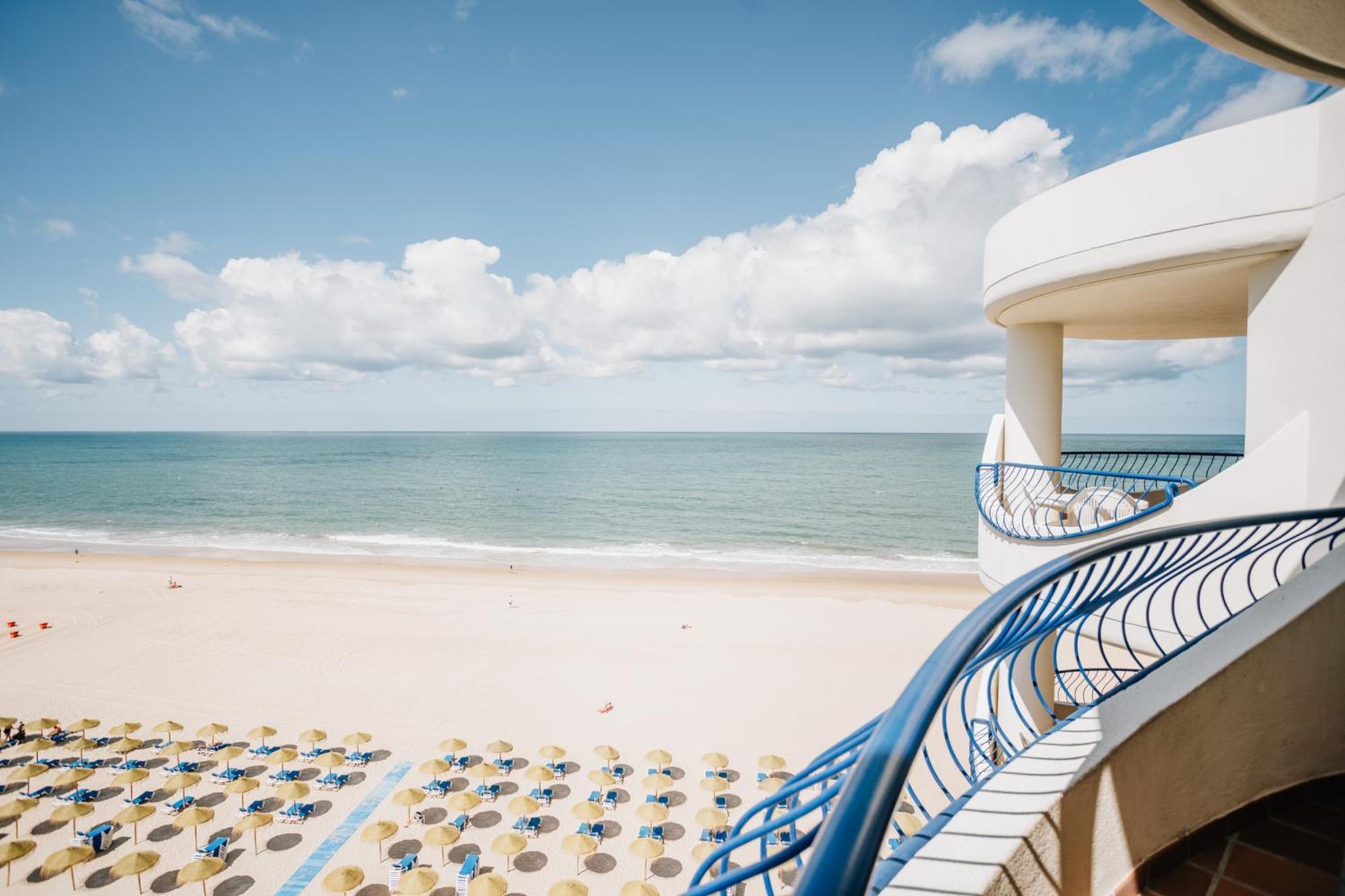 Double or Twin Room Front Sea View