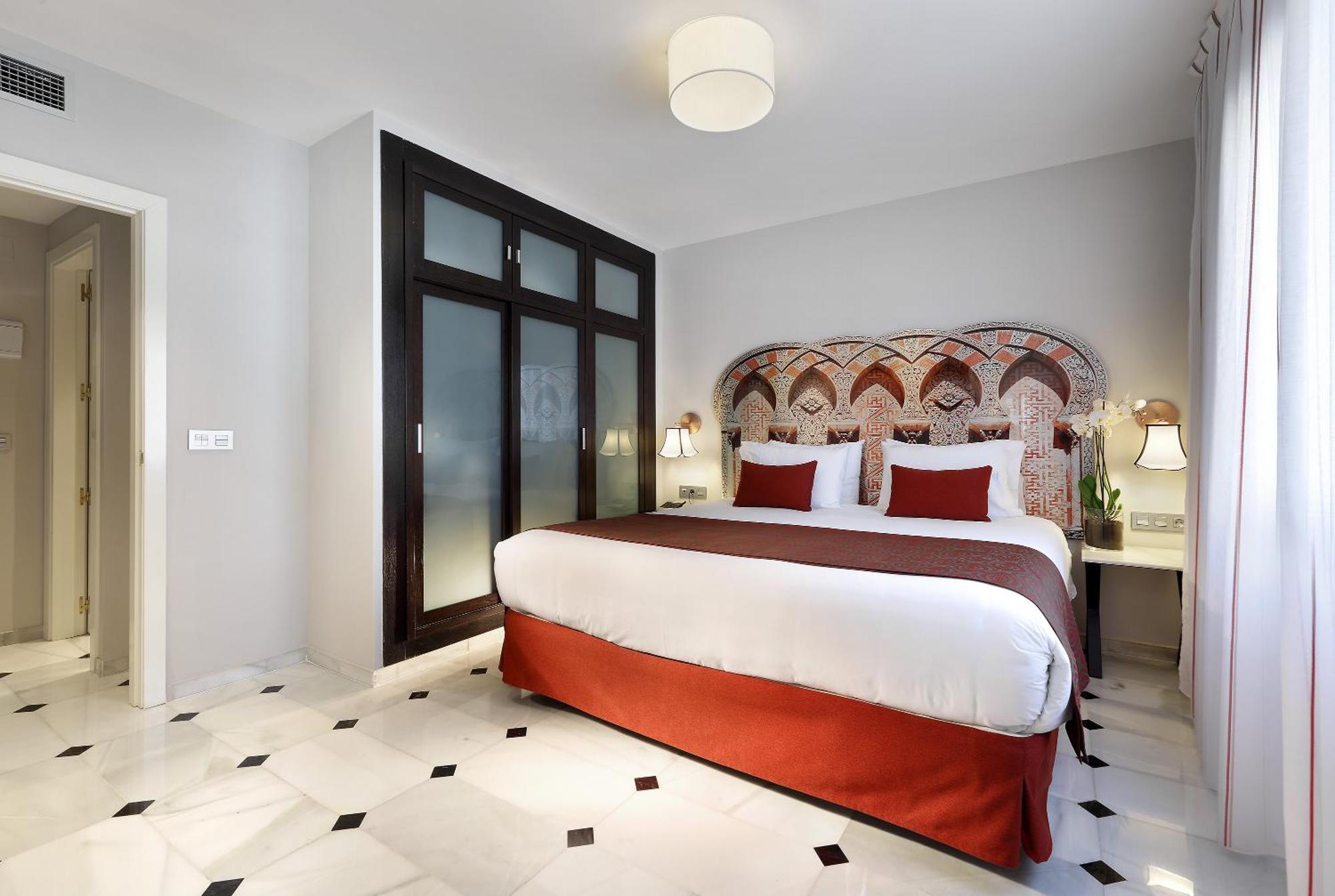 Double Deluxe Double or Twin Room