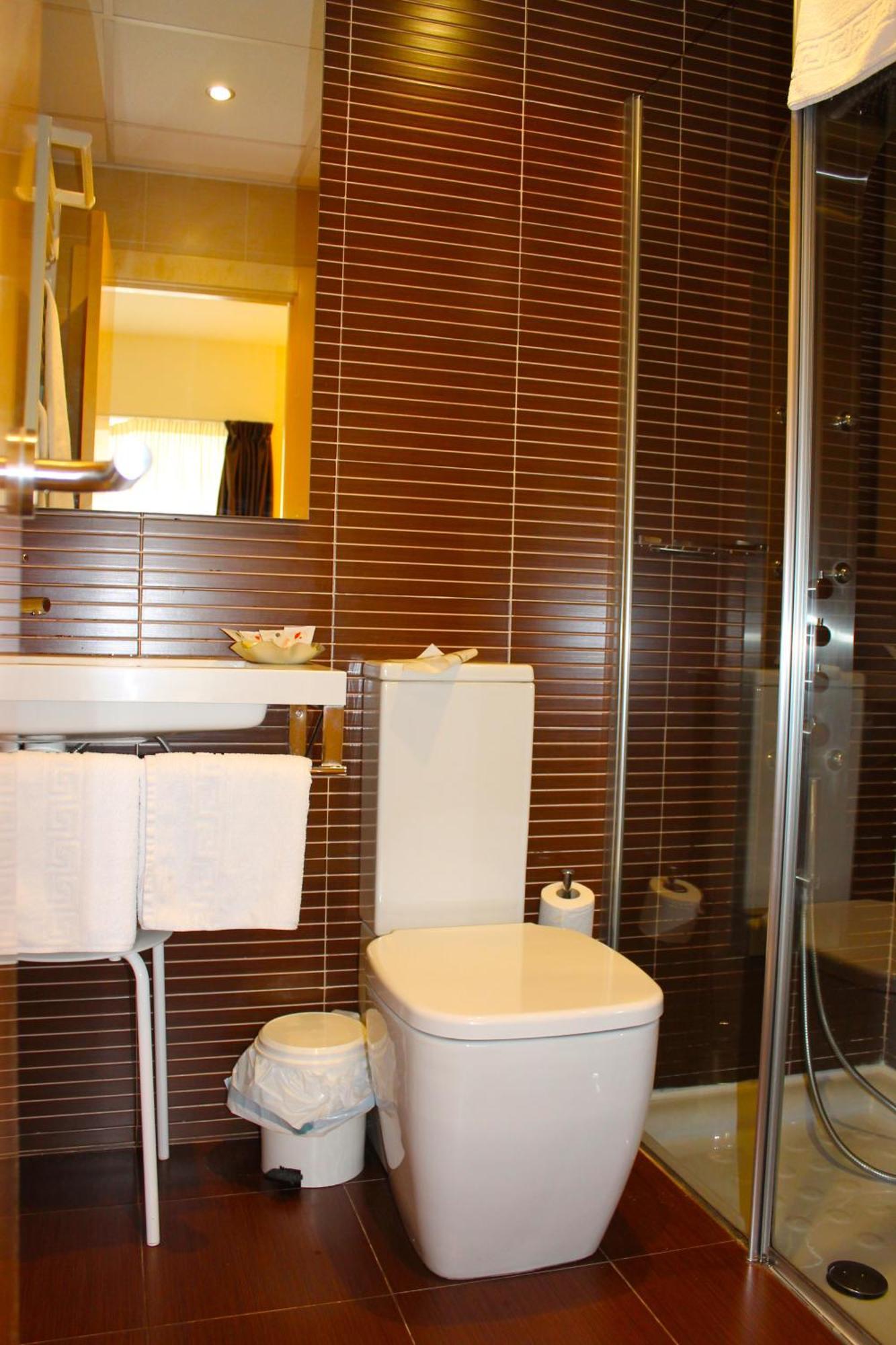 Budget Double or Twin Room,1207780504:JPEG