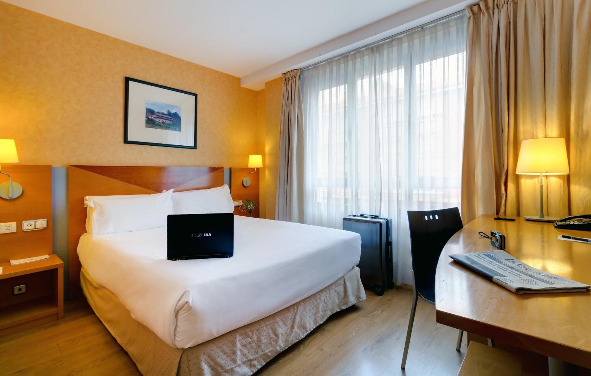 Single Room,737819647:JPEG