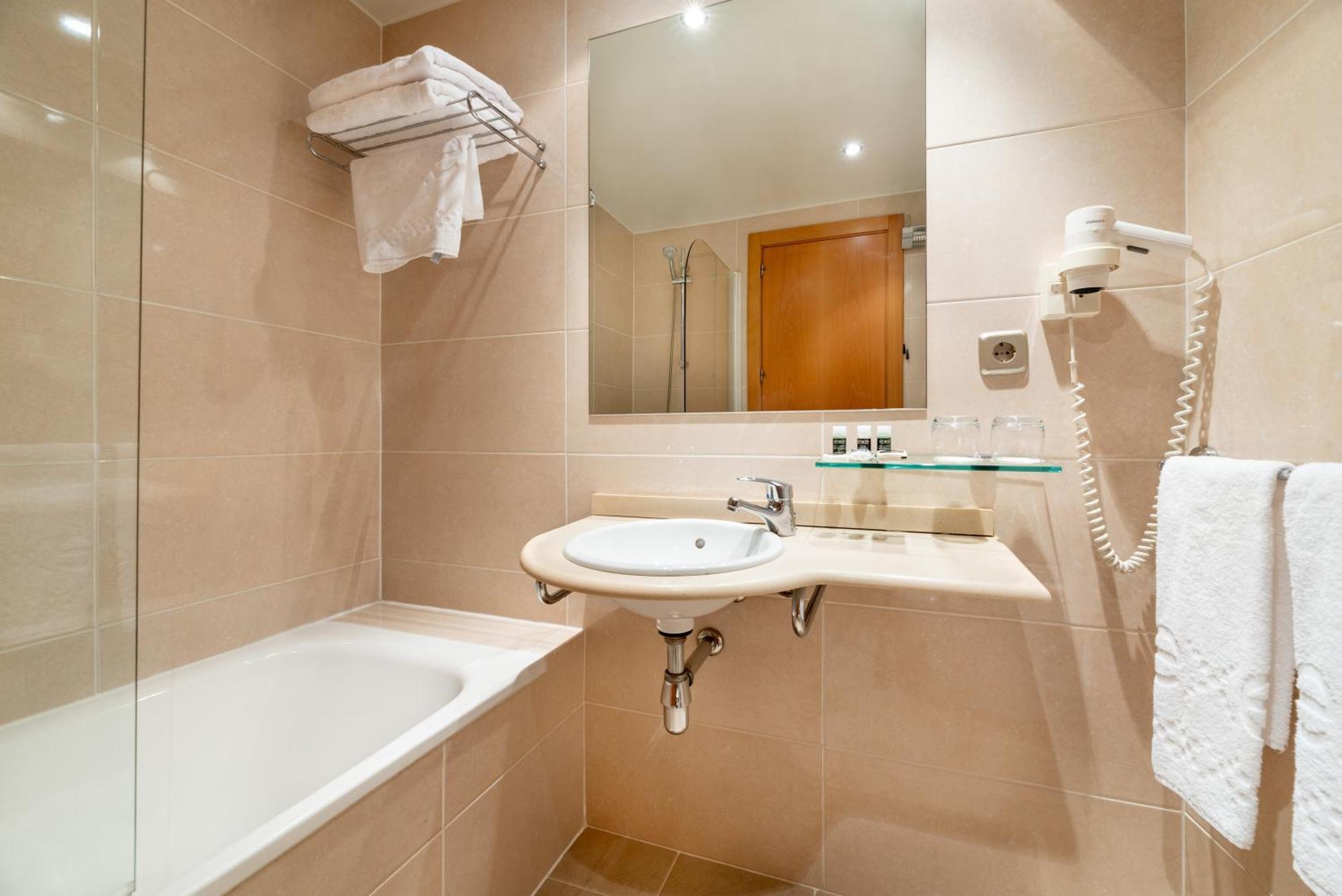 Double Room,1538123917:JPEG