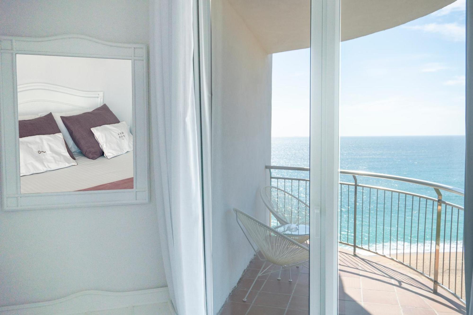 Classic Double Room lateral sea view balcony