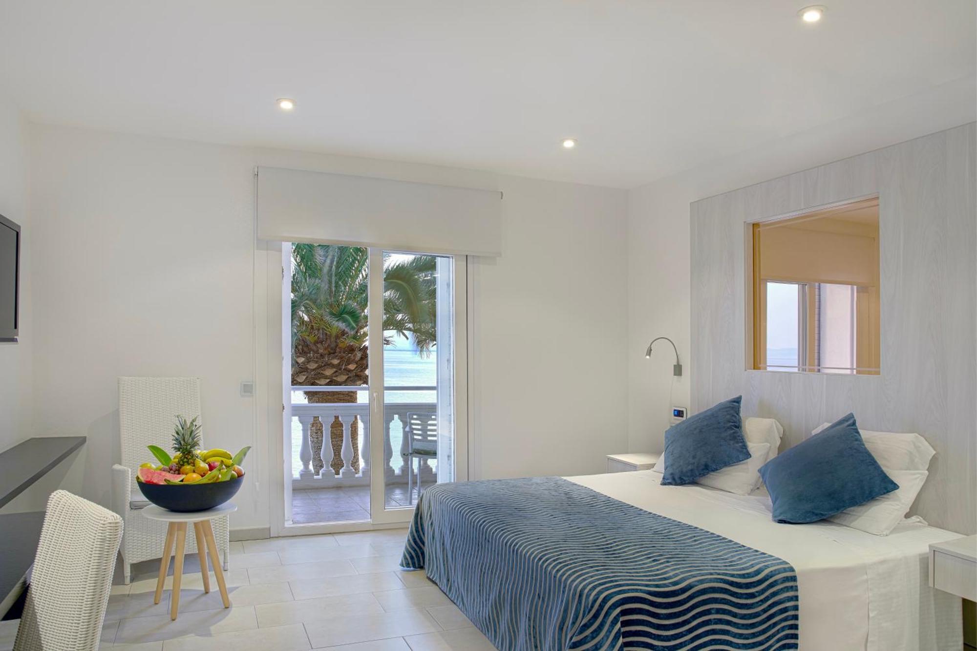 Double or Twin Room Sea View