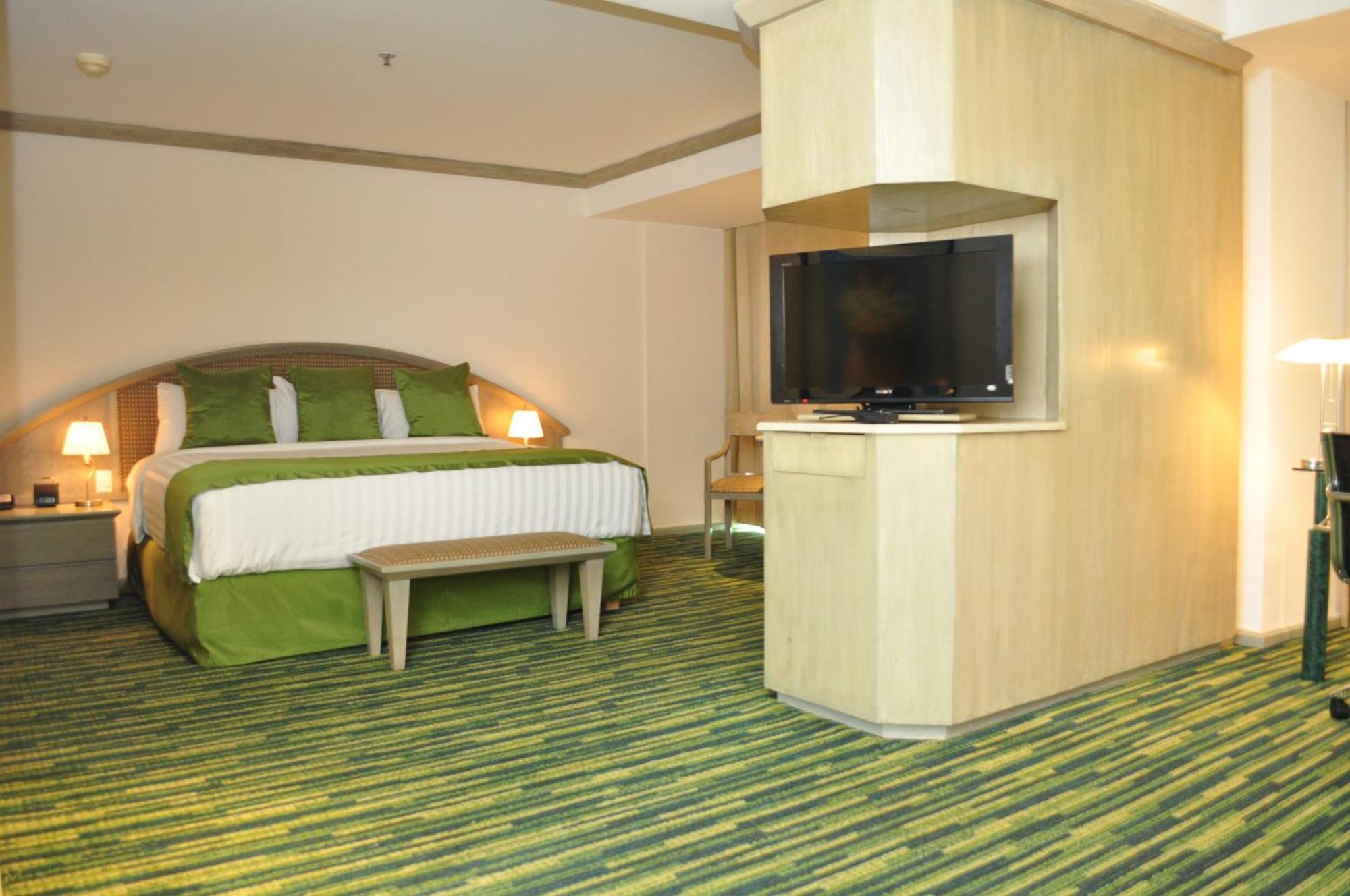 Studio King Suite
