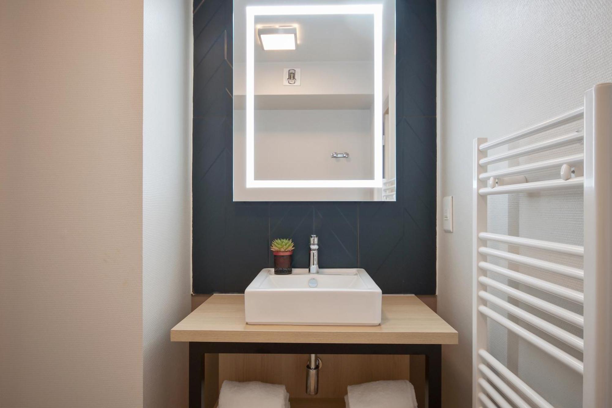 One-Bedroom Apartment,1273726156:JPEG