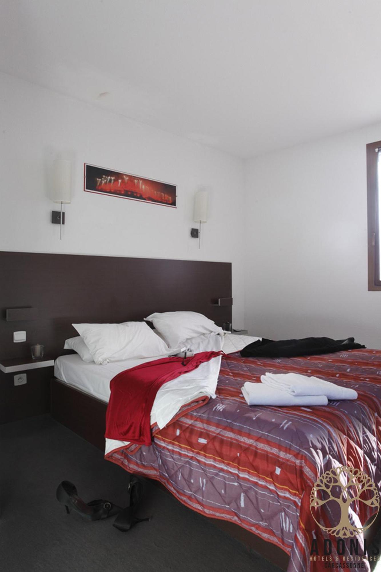 One-Bedroom Apartment,1362495020:JPEG