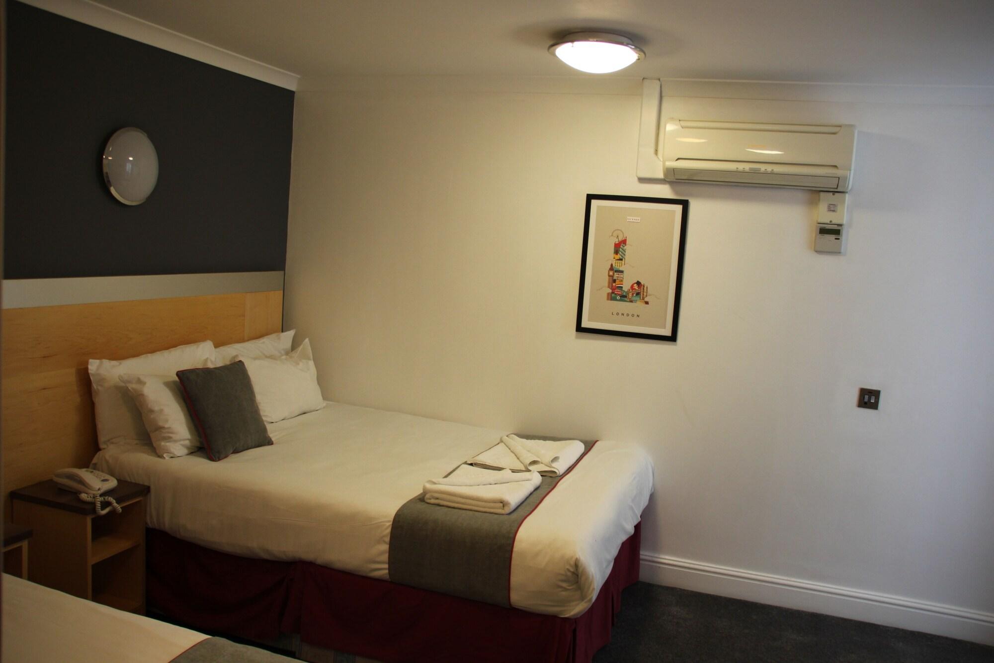 Deluxe Triple Room,1208683969:JPEG