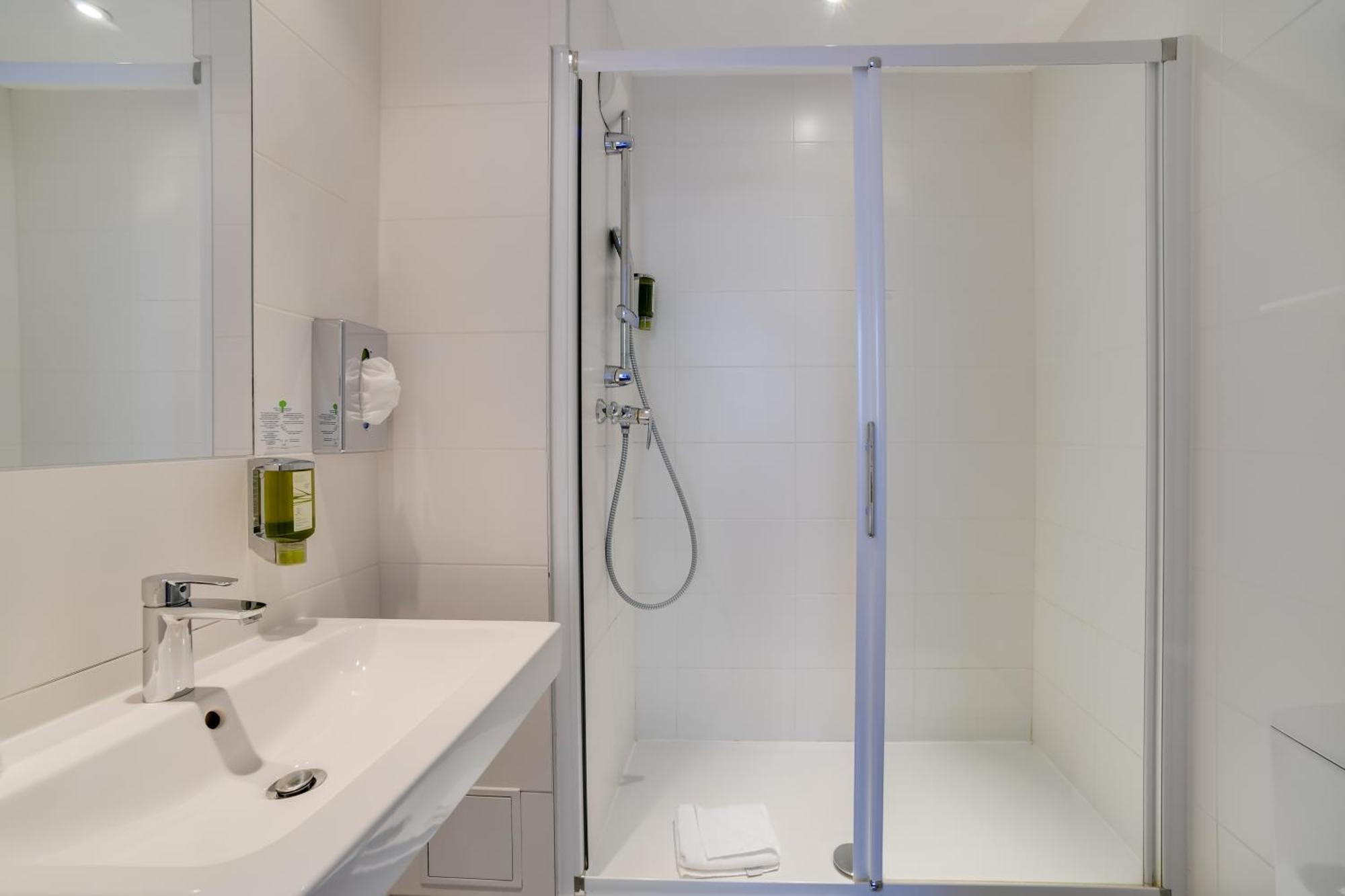 Standard Twin Room,1208729641:JPEG