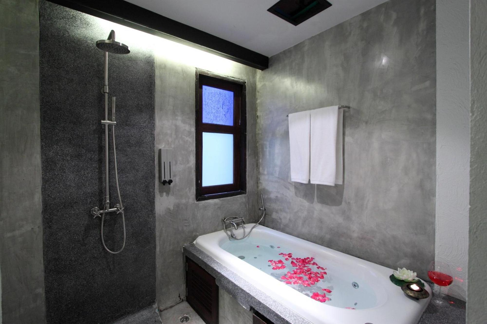 Honeymoon Suite,1208812930:JPEG