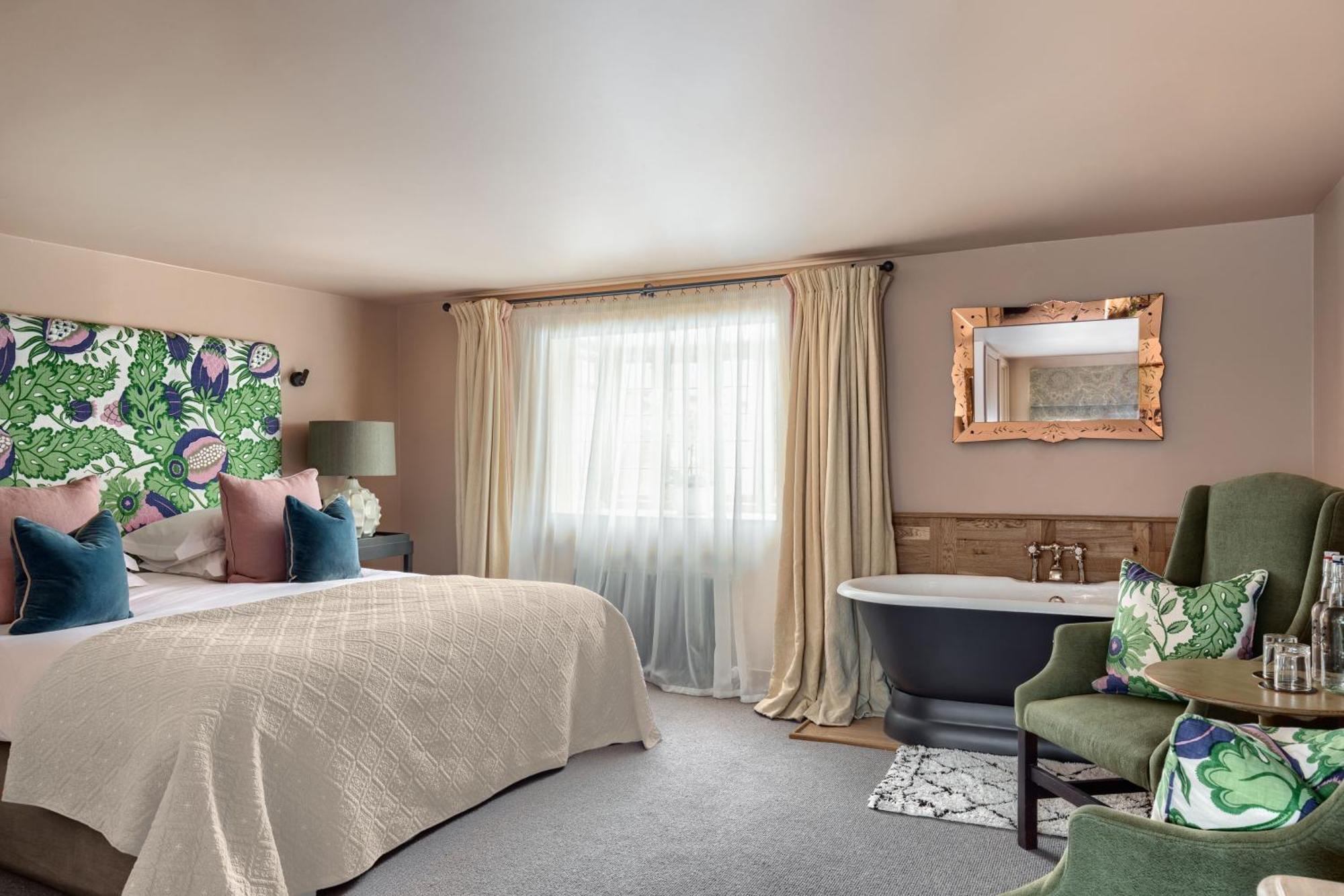 Deluxe Double Room Bath