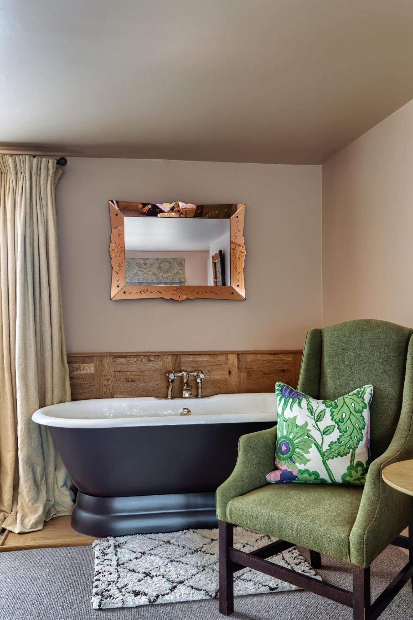 Deluxe Double Room Bath