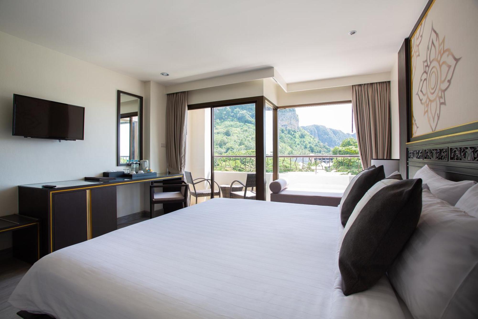 Superior Double or Twin Room Mountain View