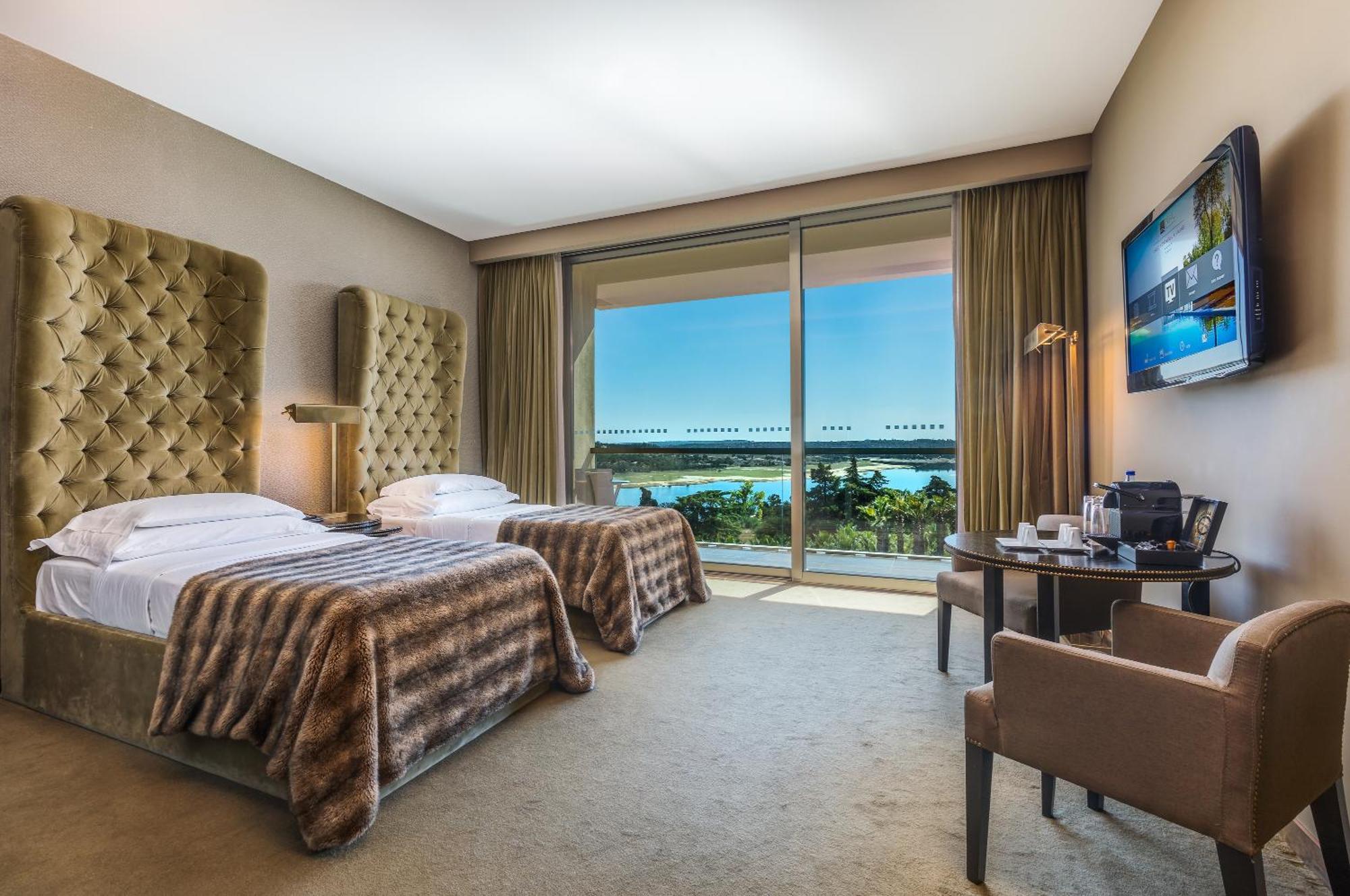 Family Room Lake View