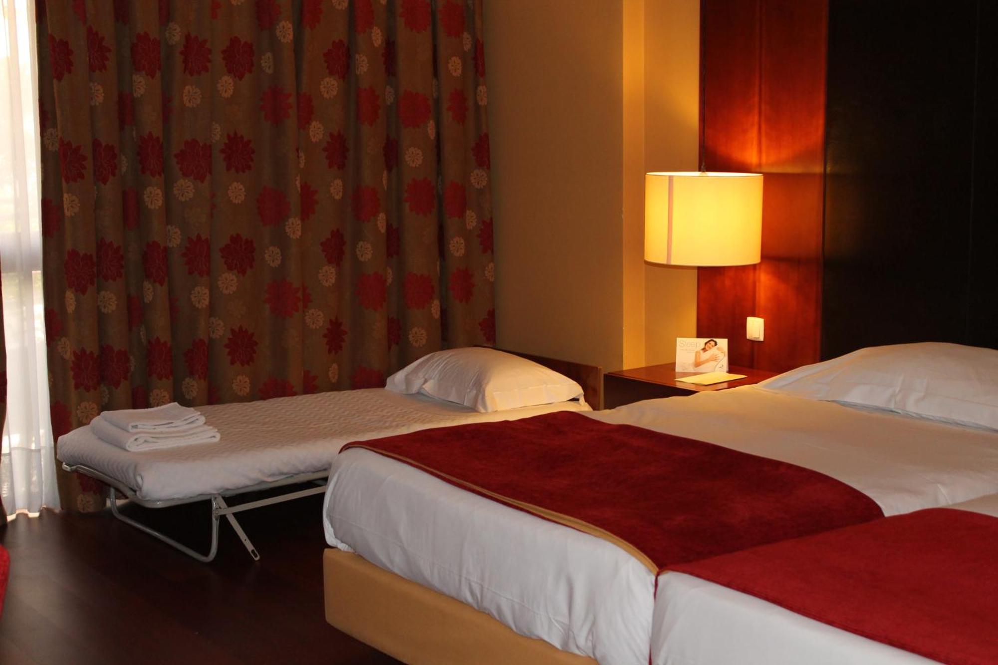 Twin Room with Extra Bed,604741563:JPEG
