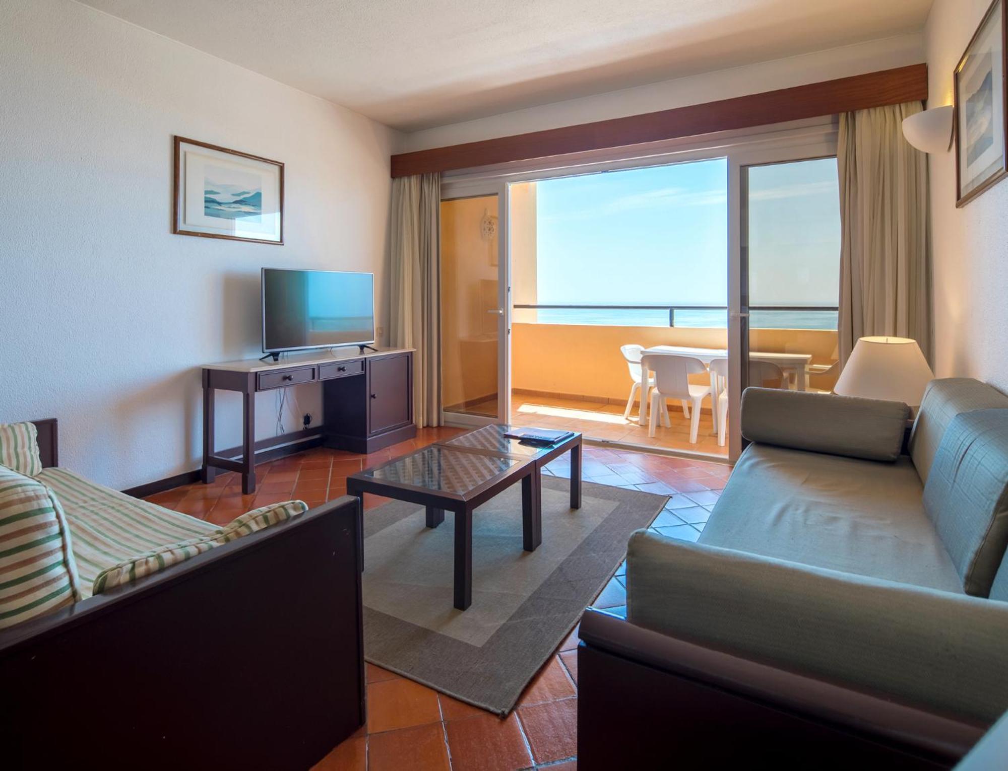One-Bedroom Apartment Sea View
