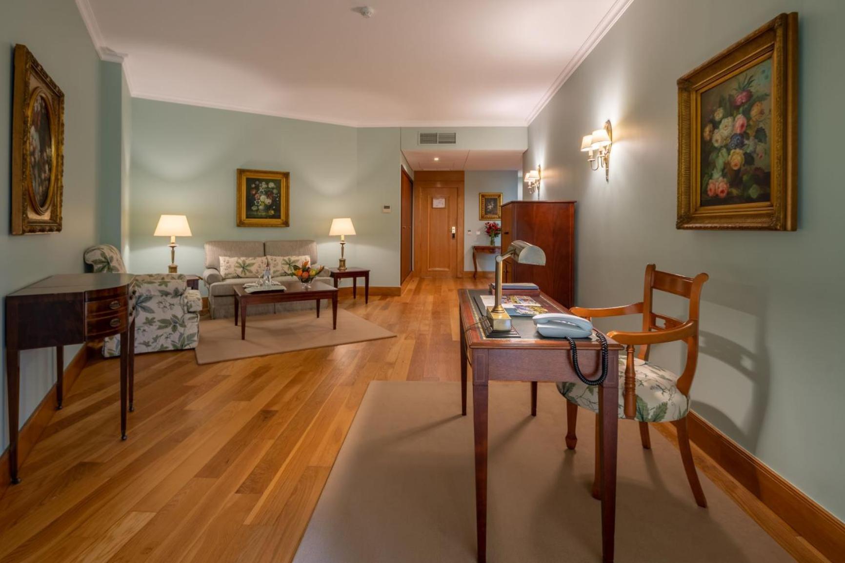 Botanical Premium Suite