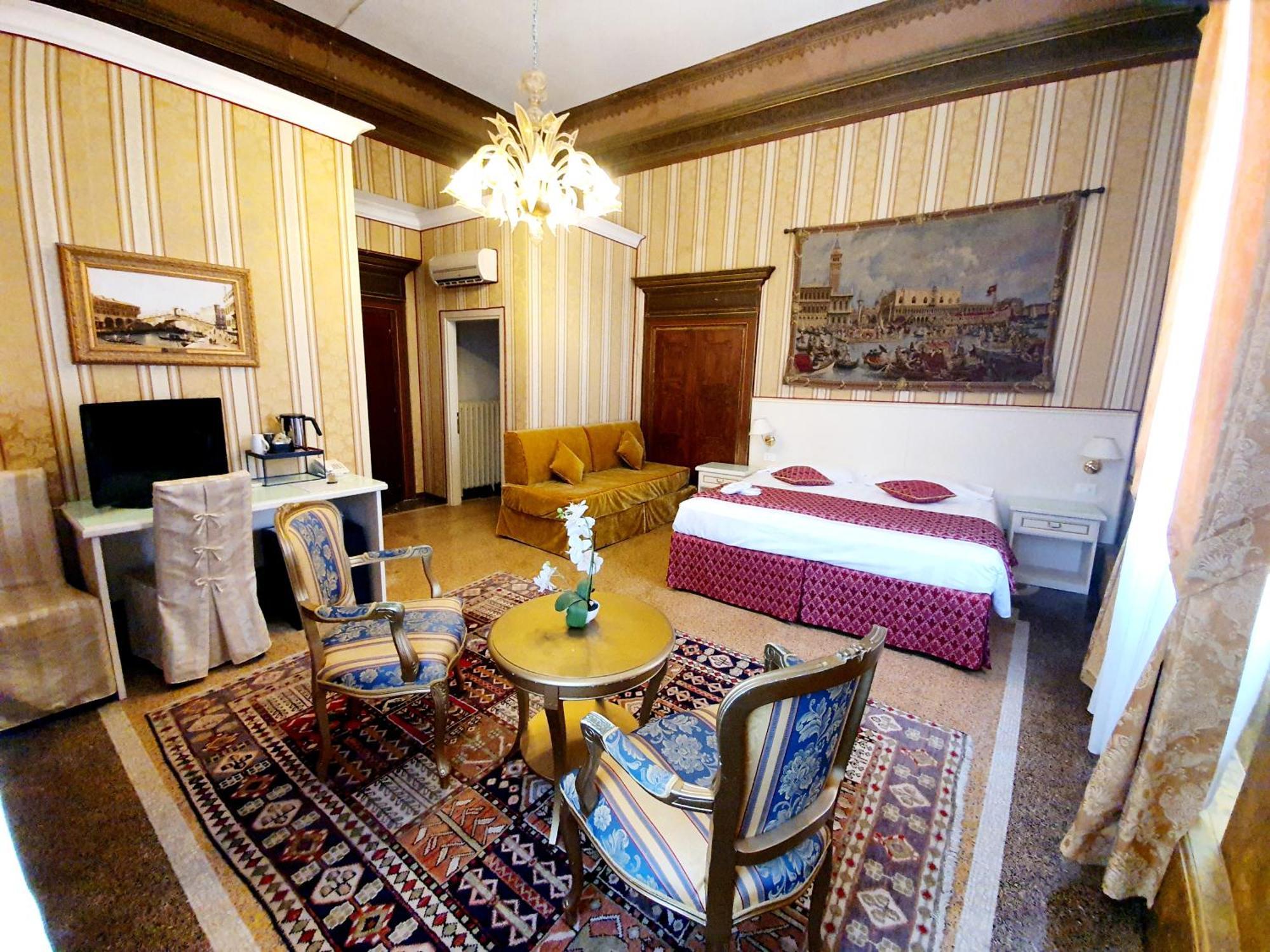 Superior Double Room Canal View