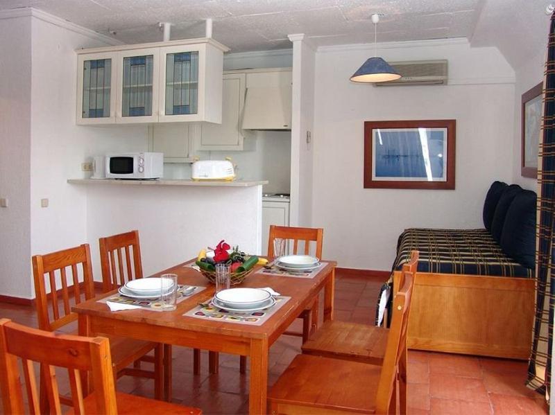 One-Bedroom Apartment,831559844:JPEG