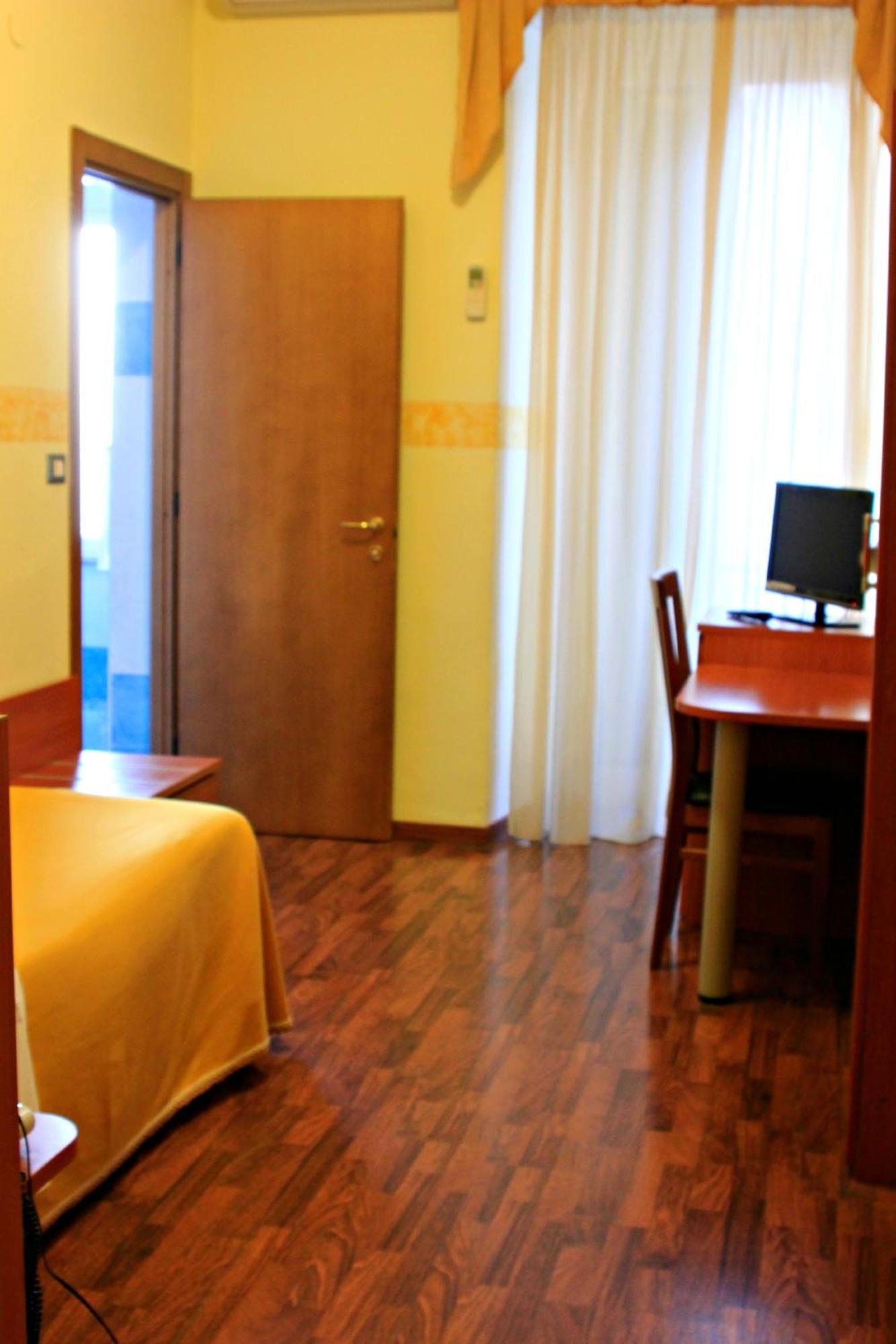 Single Room,139817076:JPEG