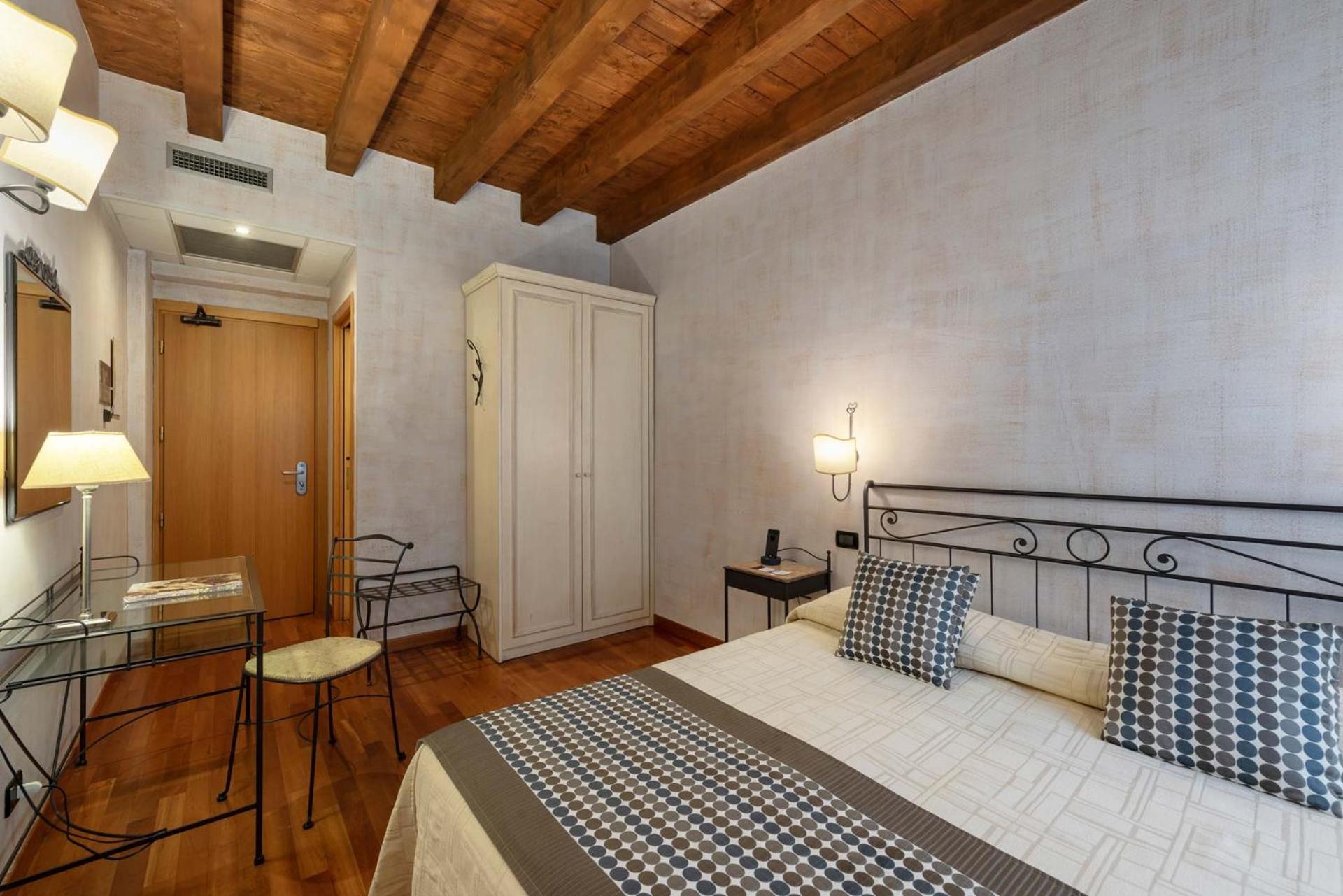 Standard Double or Twin Room,1437818176:JPEG