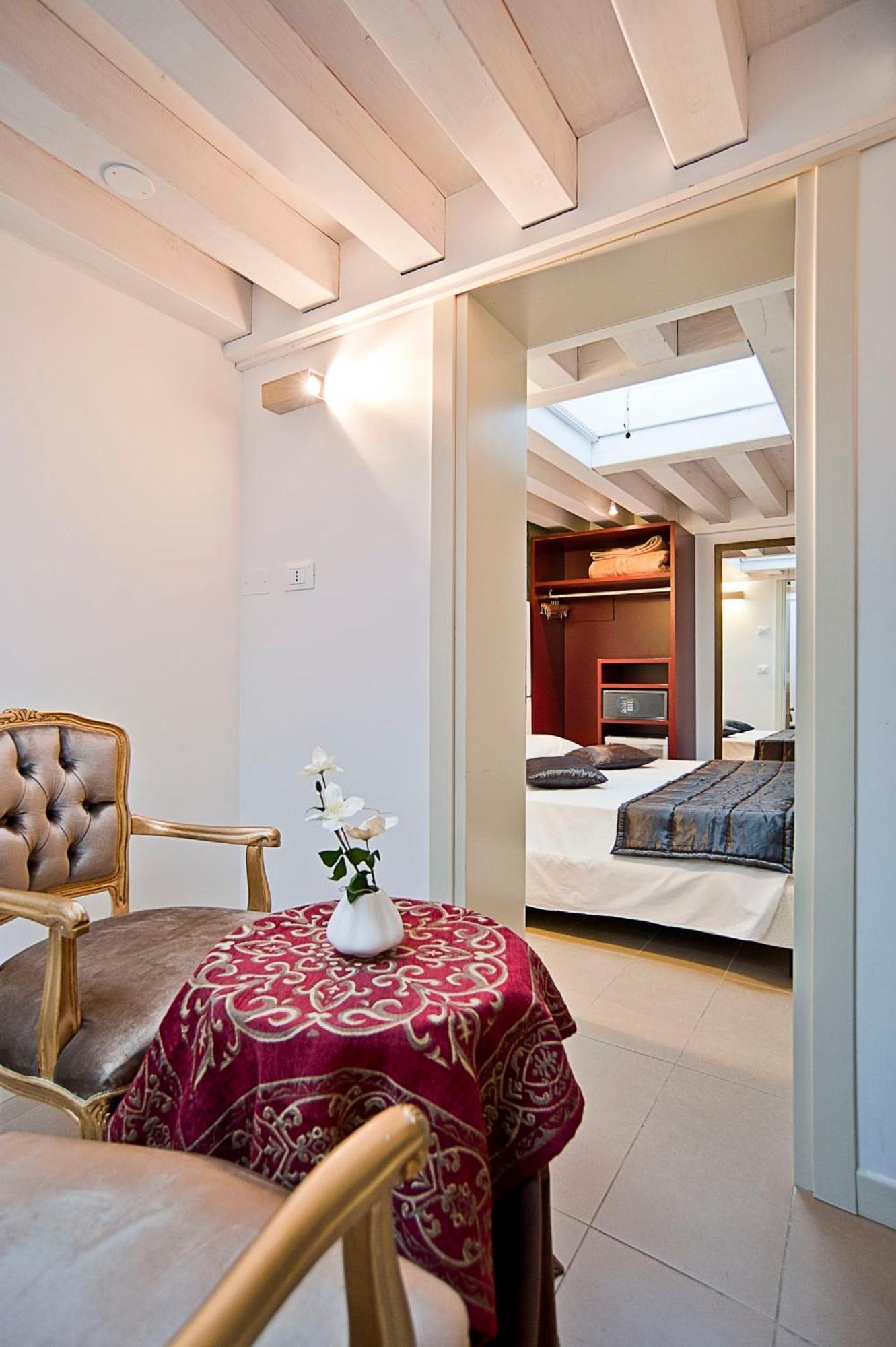 Small Double Room,1209325828:JPEG