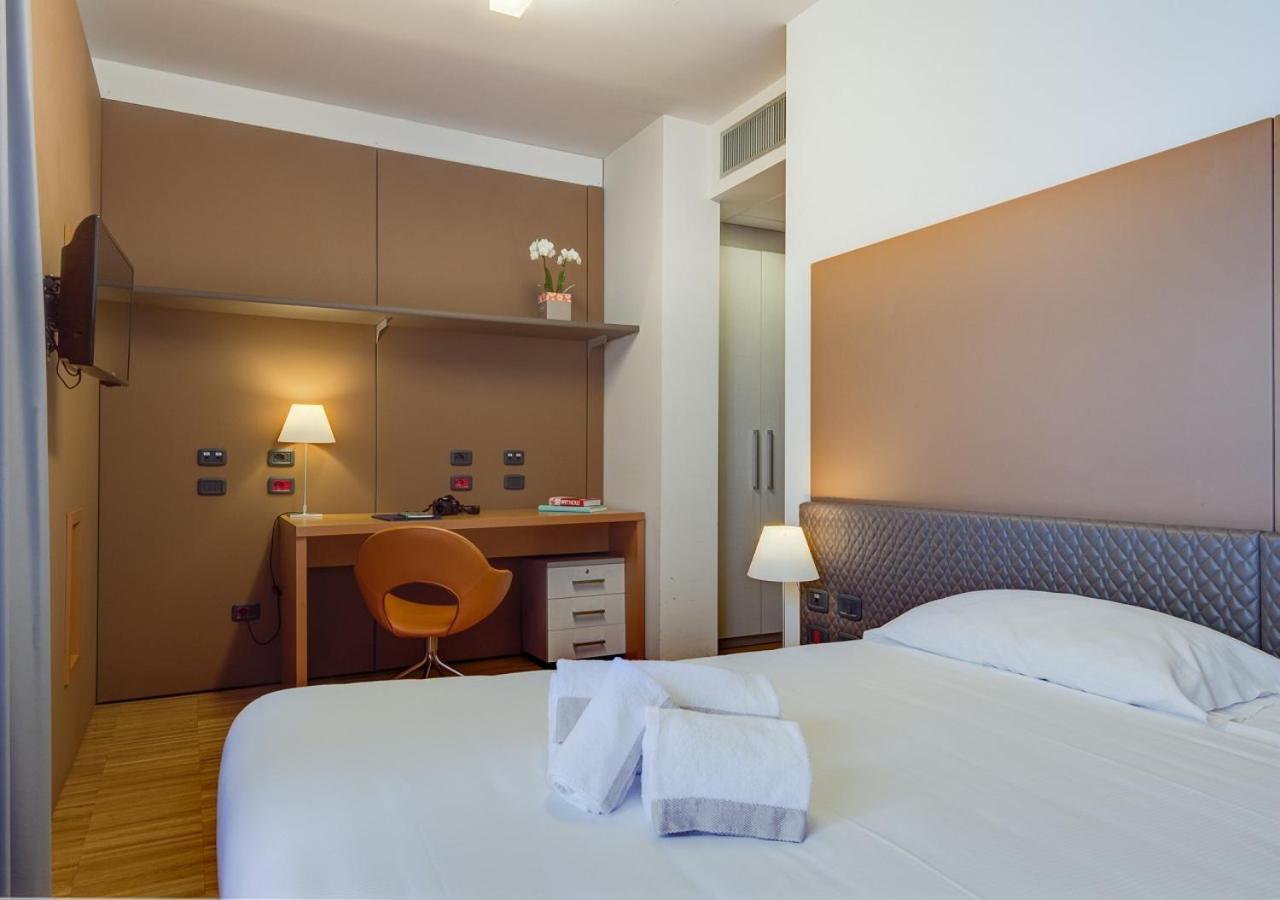 Standard Double or Twin Room,1209326677:JPEG