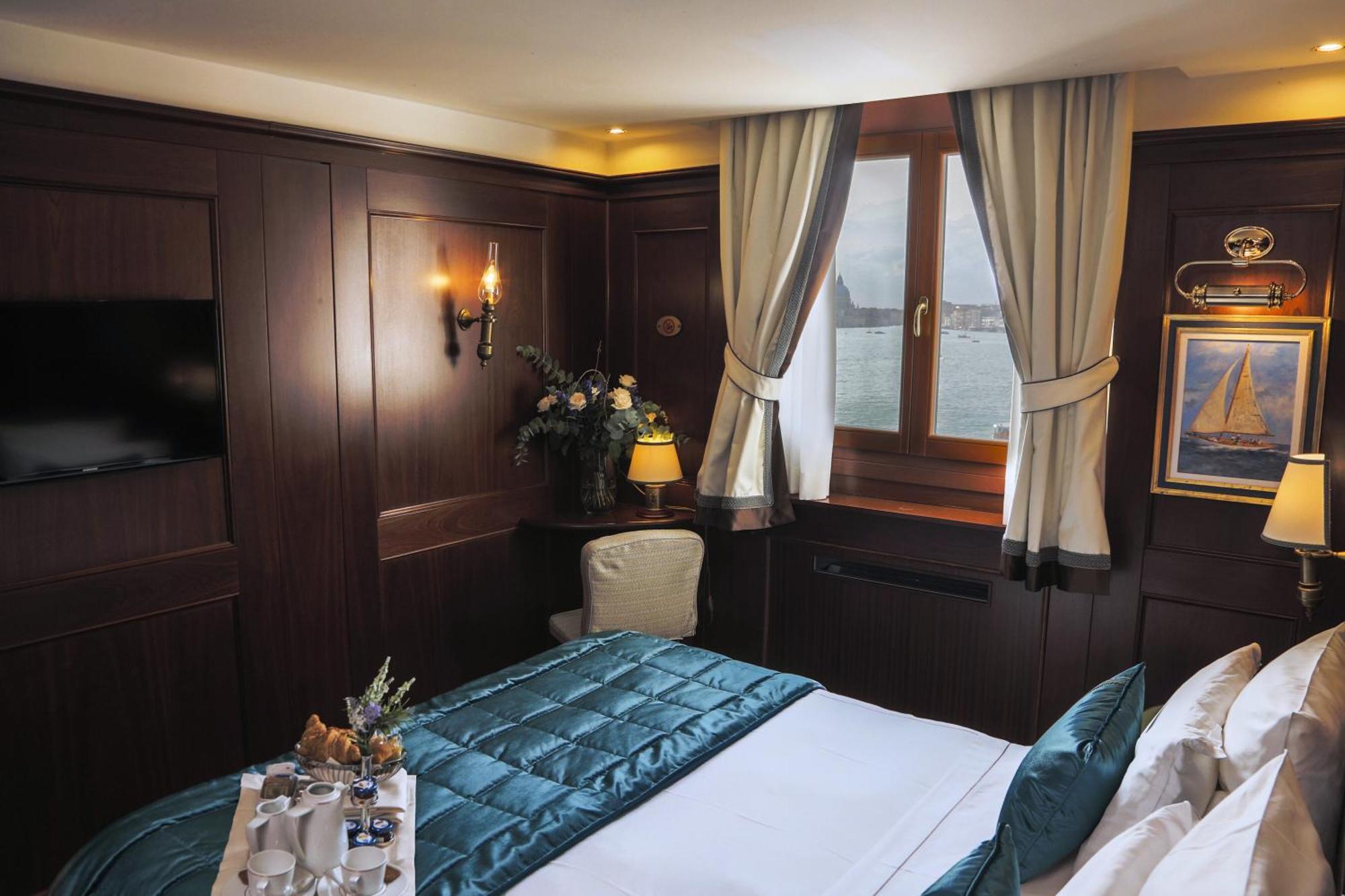 Superior Double Room Lagoon View