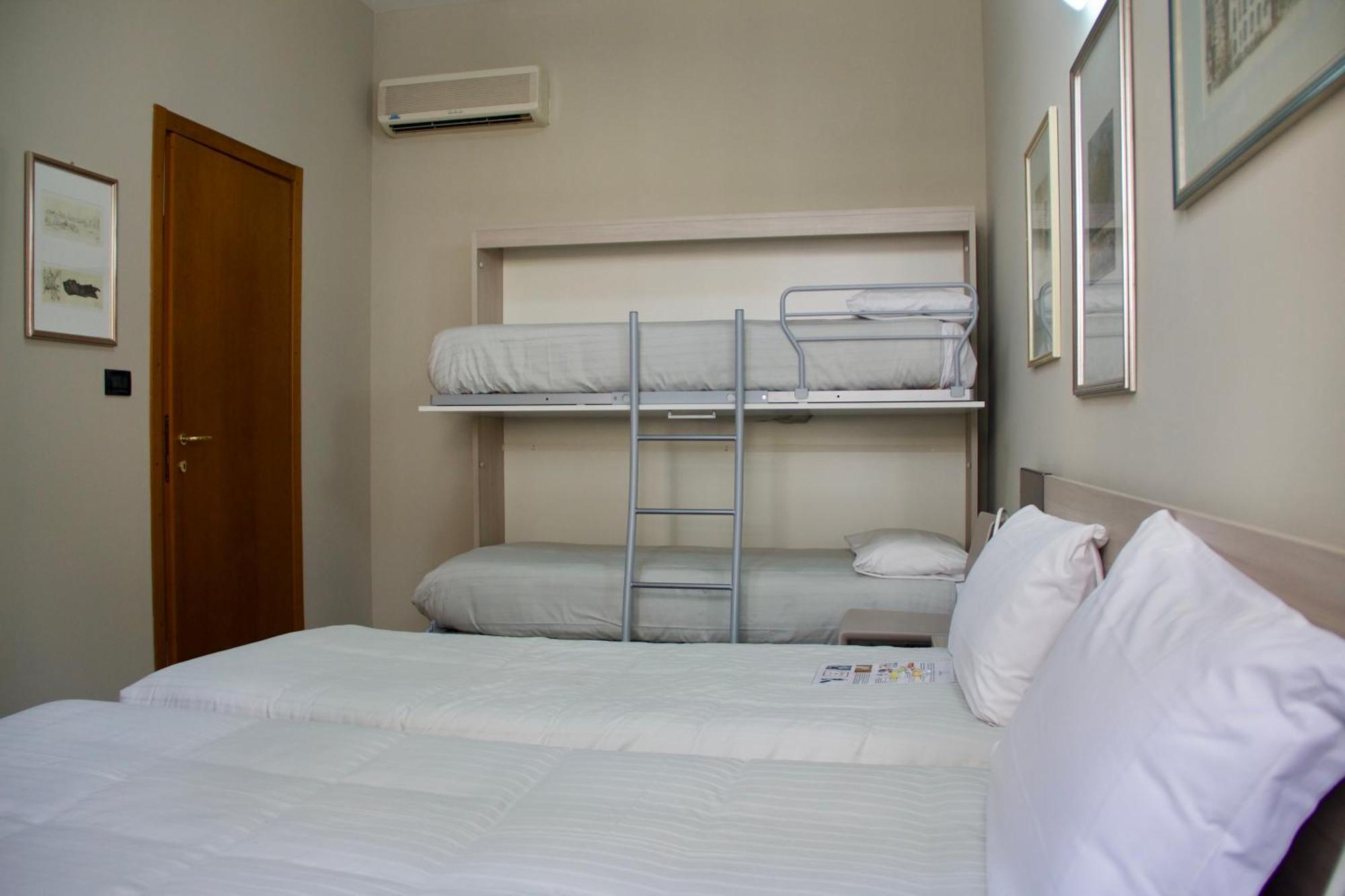 Quadruple Room,1209364681:JPEG