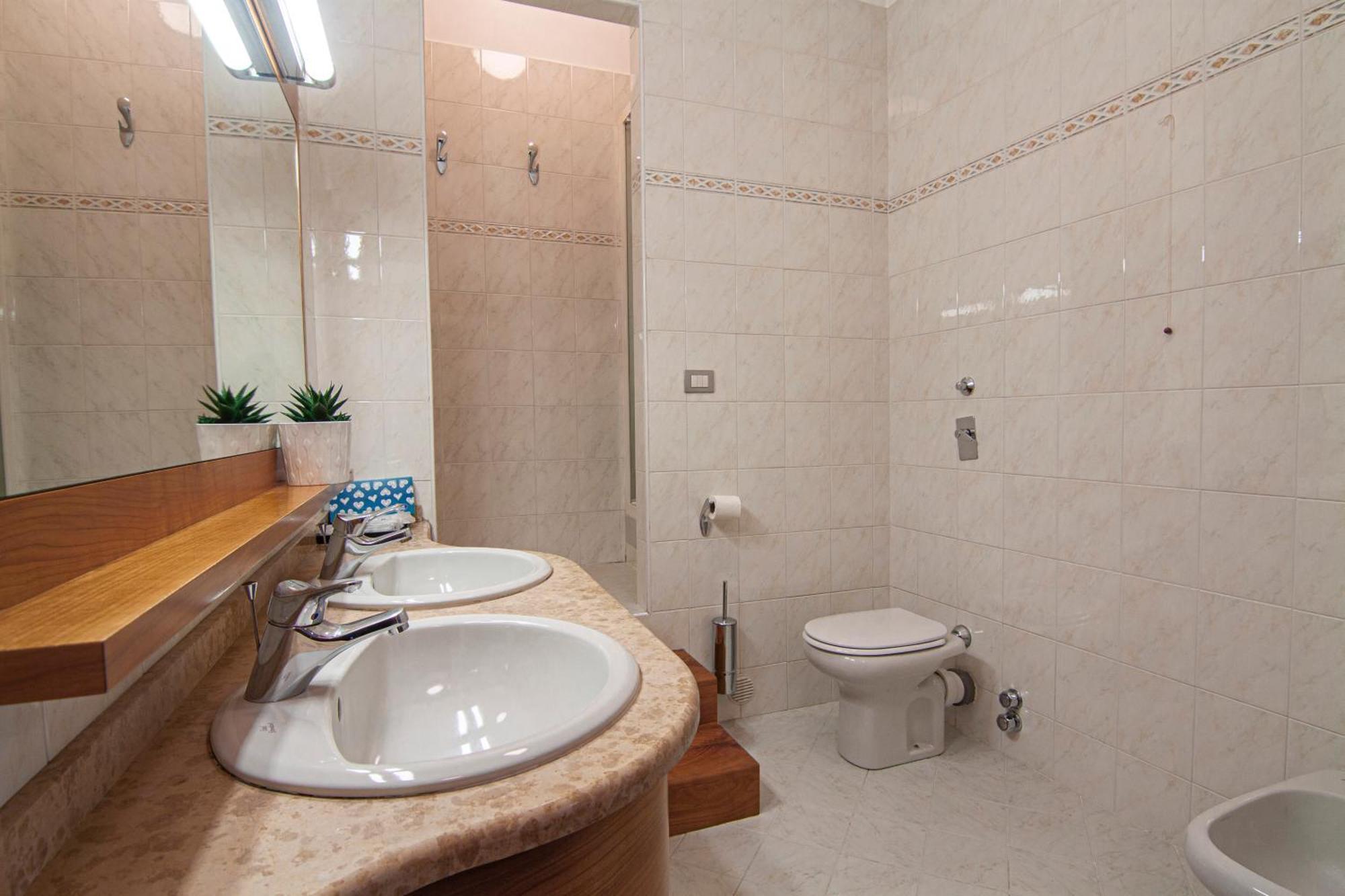 Quadruple Room Shower
