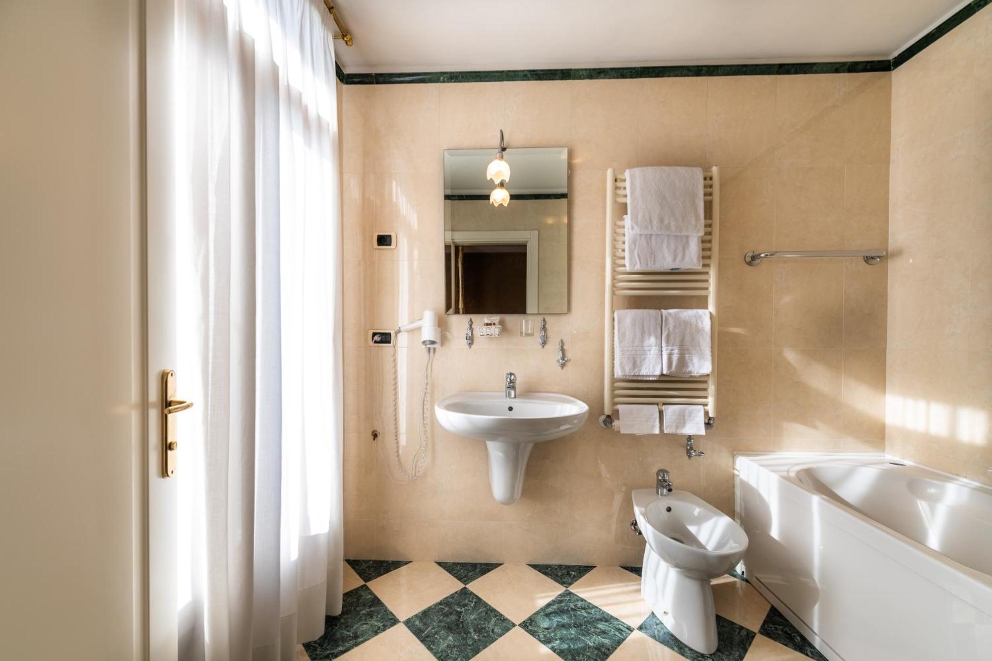 Small Double or Twin Room Canal View