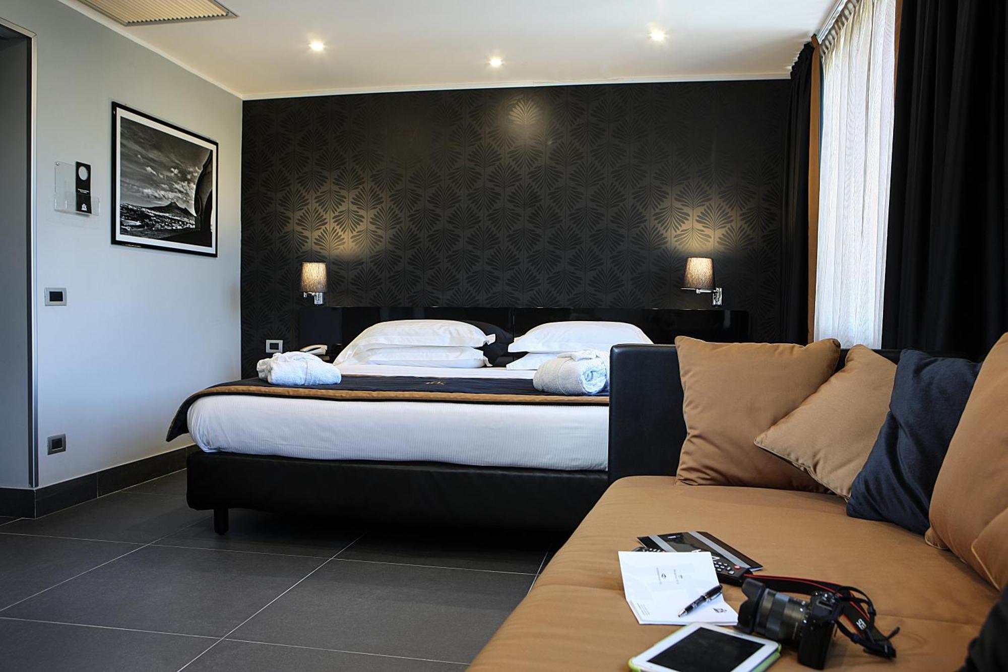 Deluxe King Room Sofa Bed