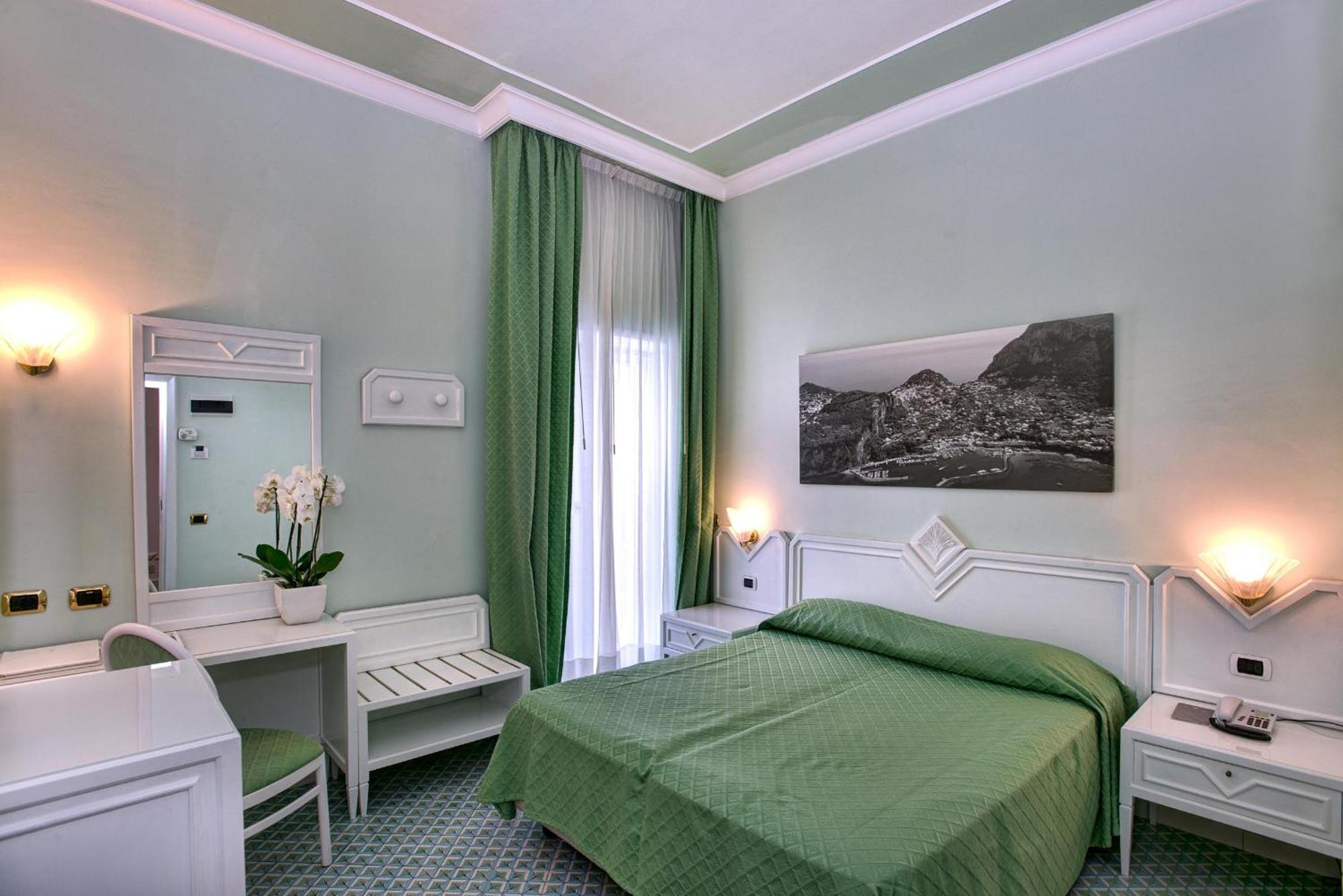 Single Room,832436303:JPEG