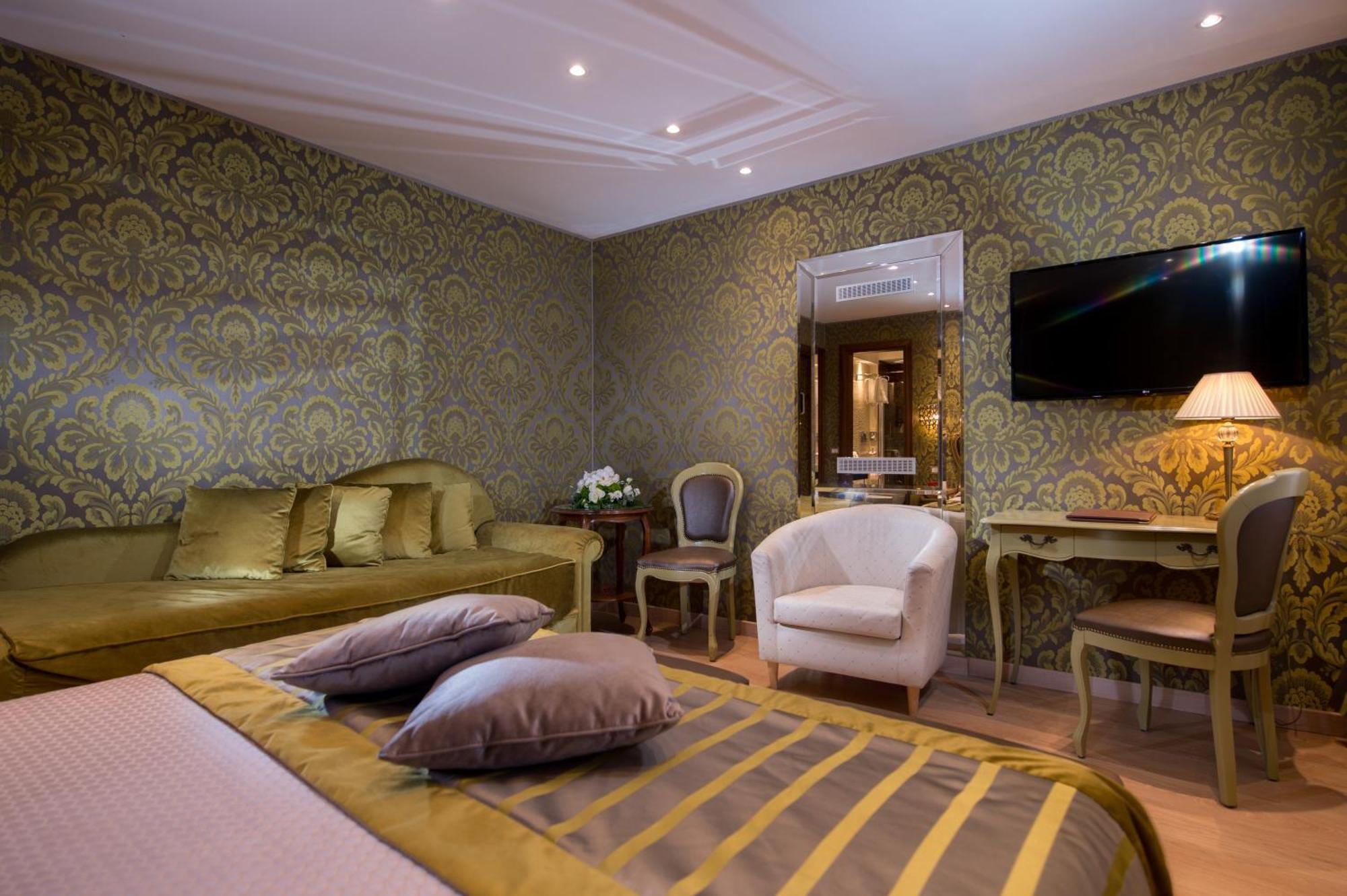 Standard Family Room,1433531926:JPEG