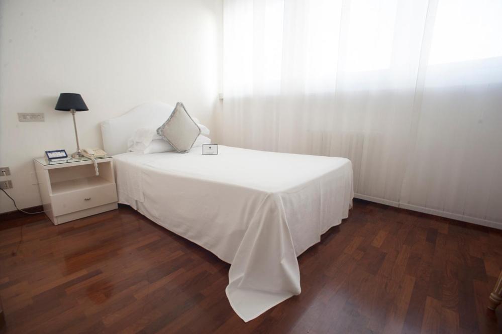 Single Room,1589149721:JPEG
