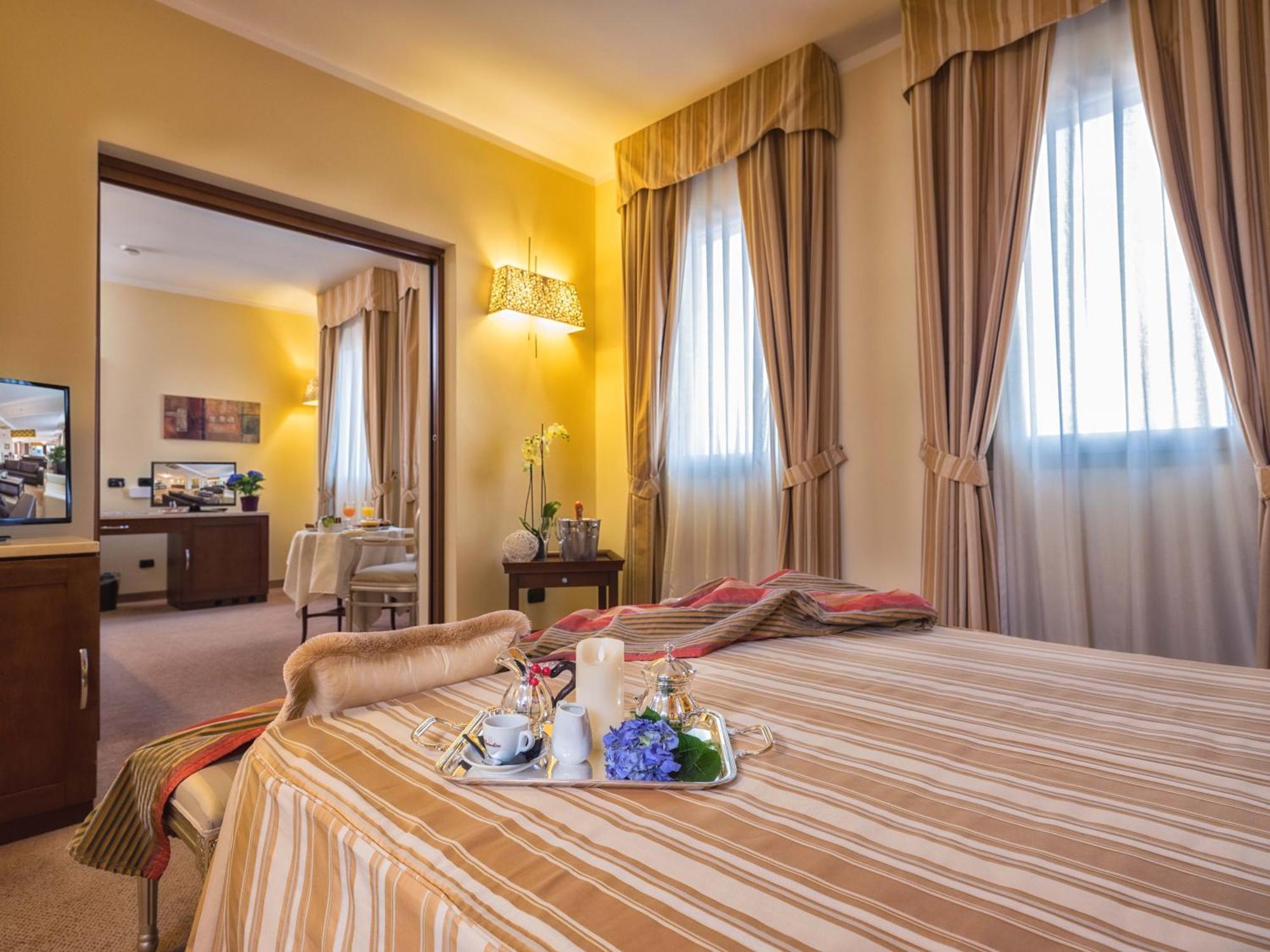 Junior Suite,644440785:JPEG