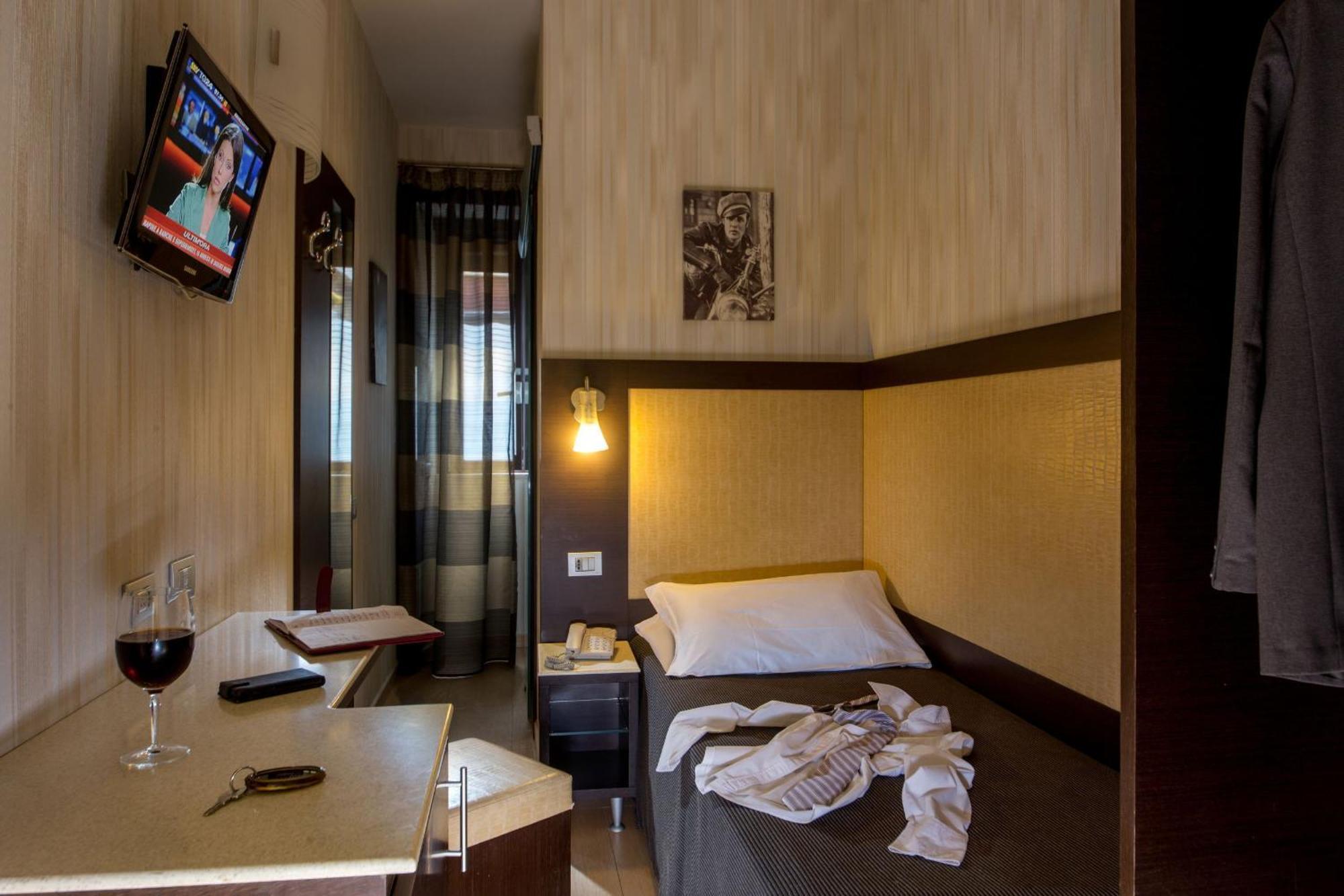 Standard Single Room,1589134930:JPEG
