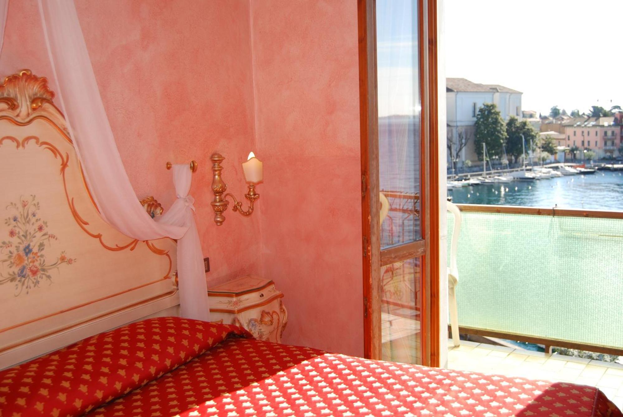 Double or Twin Room Lake View