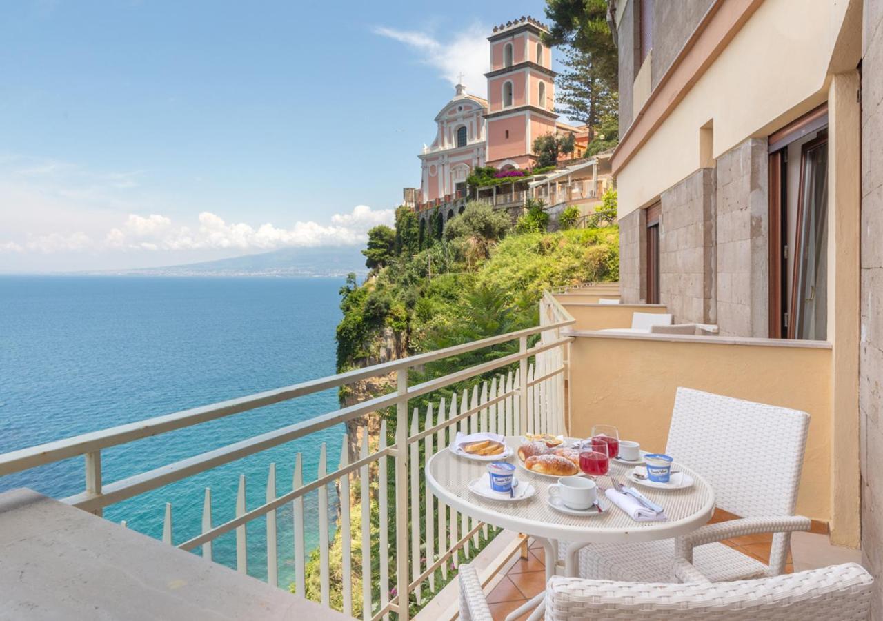 Camera Tripla con Balcone e Vista Mare