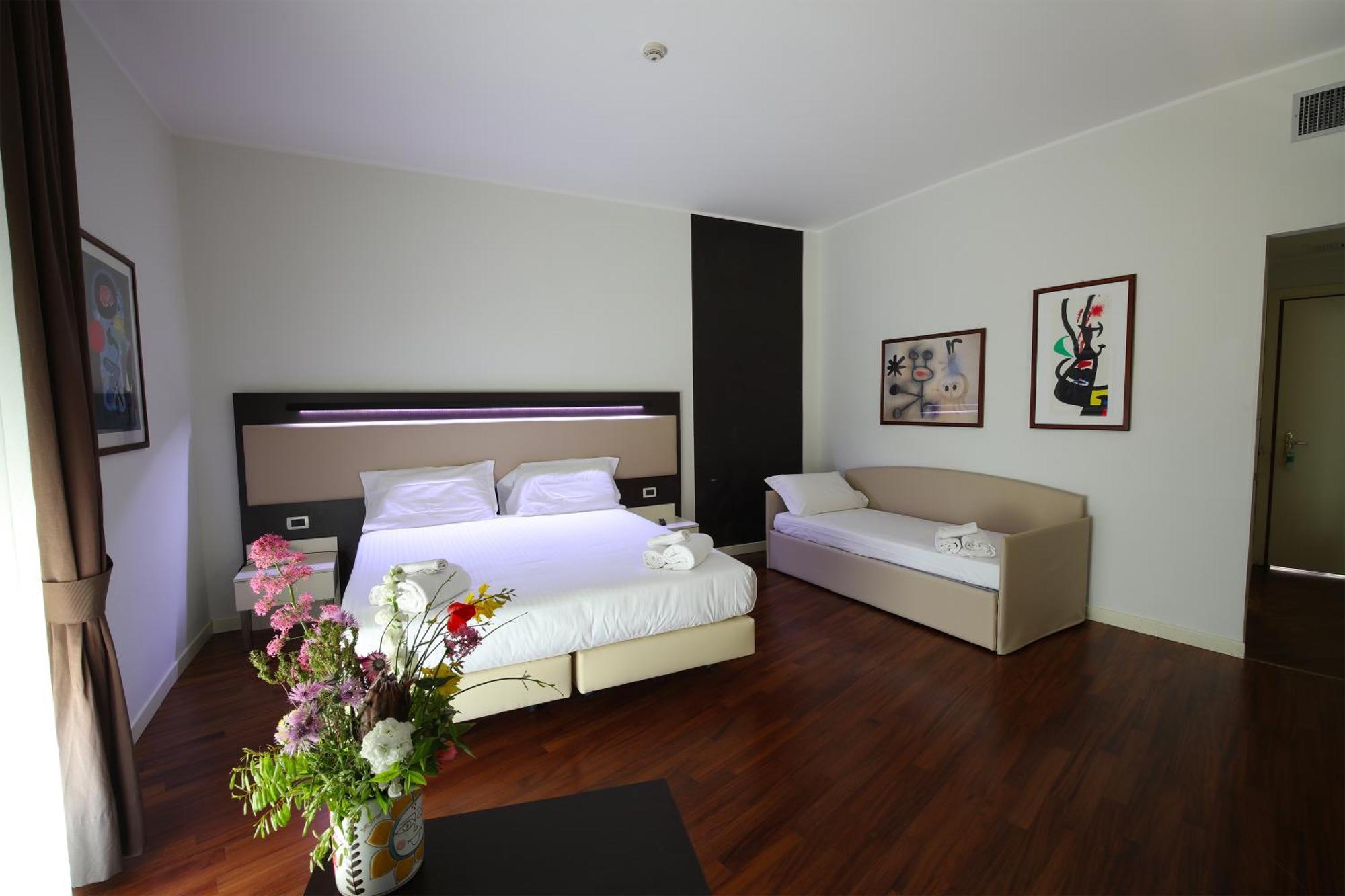 Triple Room,844242551:JPEG