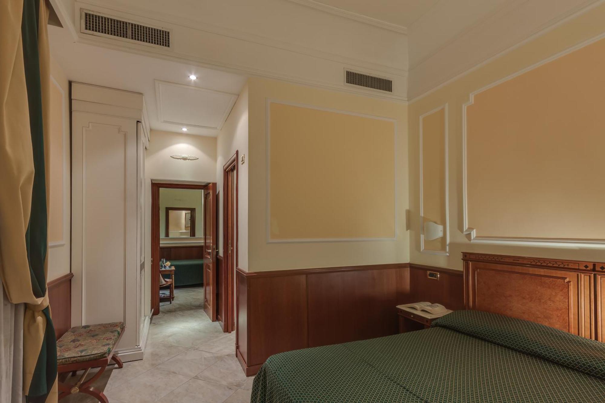 Family Room,1209635338:JPEG