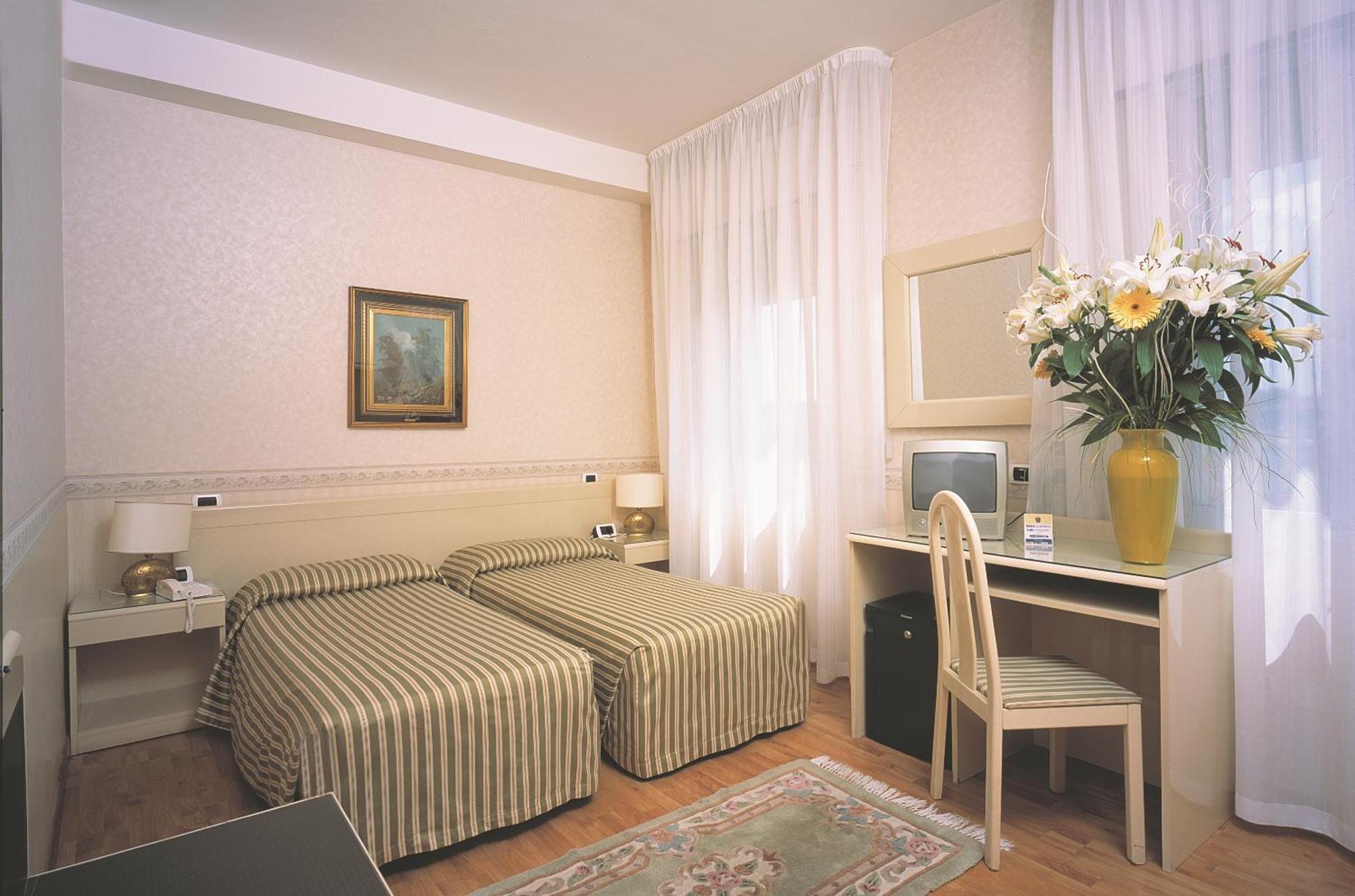 Budget Double or Twin Room,1234009583:JPEG