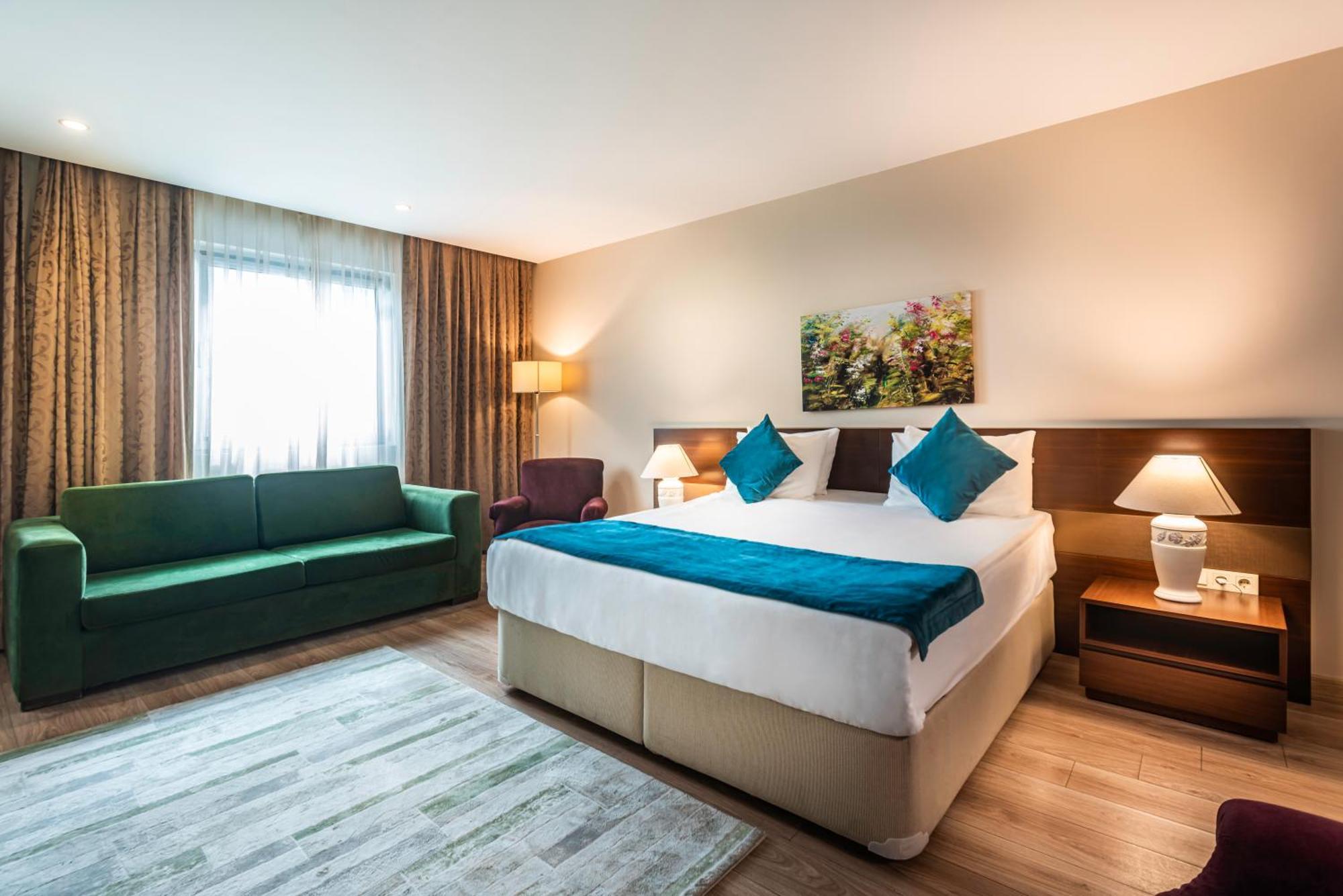 Deluxe King Suite