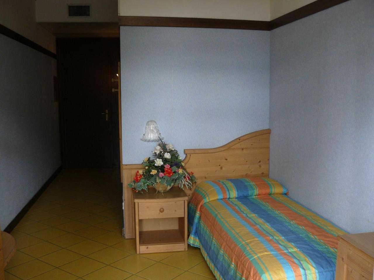 Single Room,1209755683:JPEG